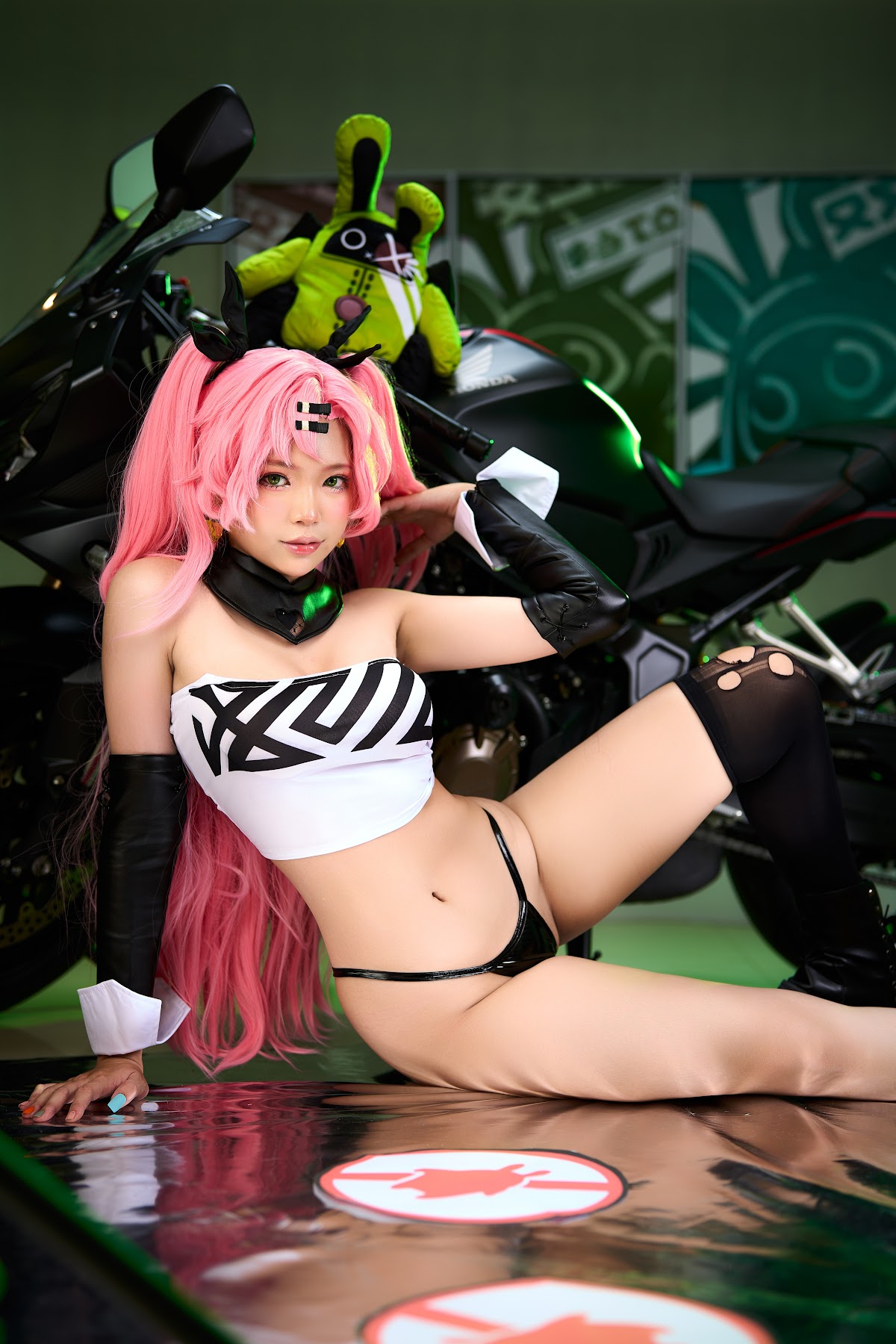 Coser@ZinieQ – Nicole (Zenless Zone Zero) - P16