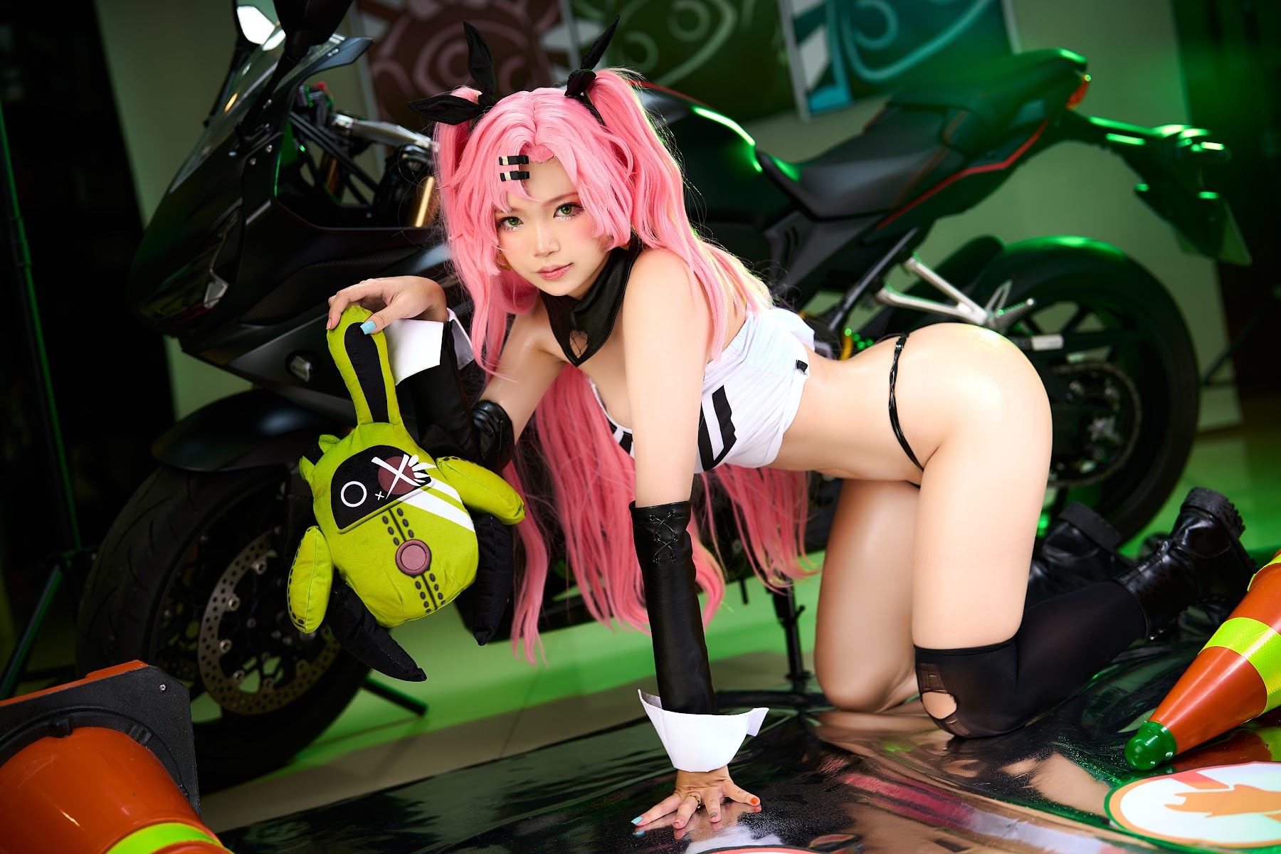 Coser@ZinieQ – Nicole (Zenless Zone Zero) - P18