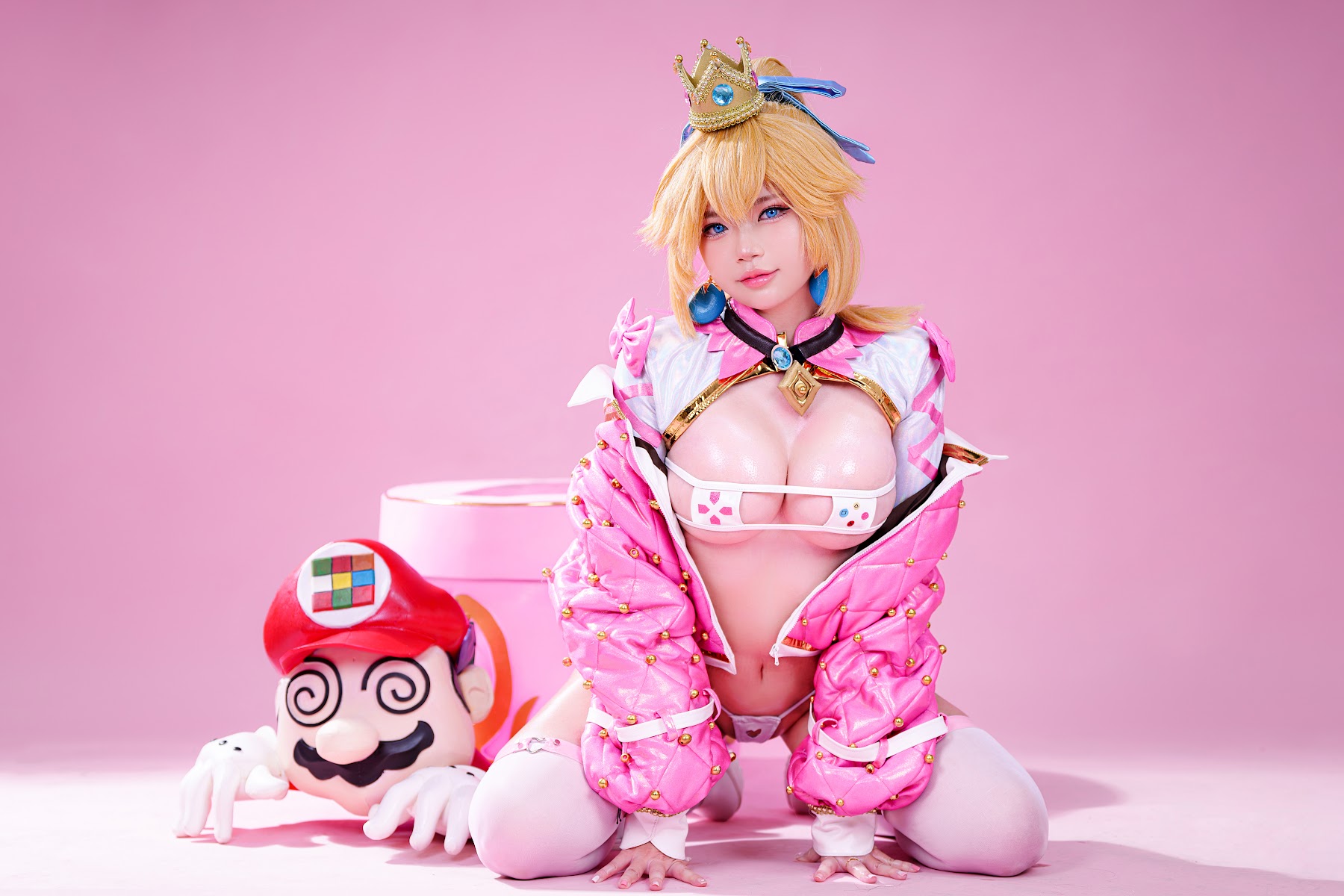 Coser@ZinieQ – Princess Peach Figure - P18