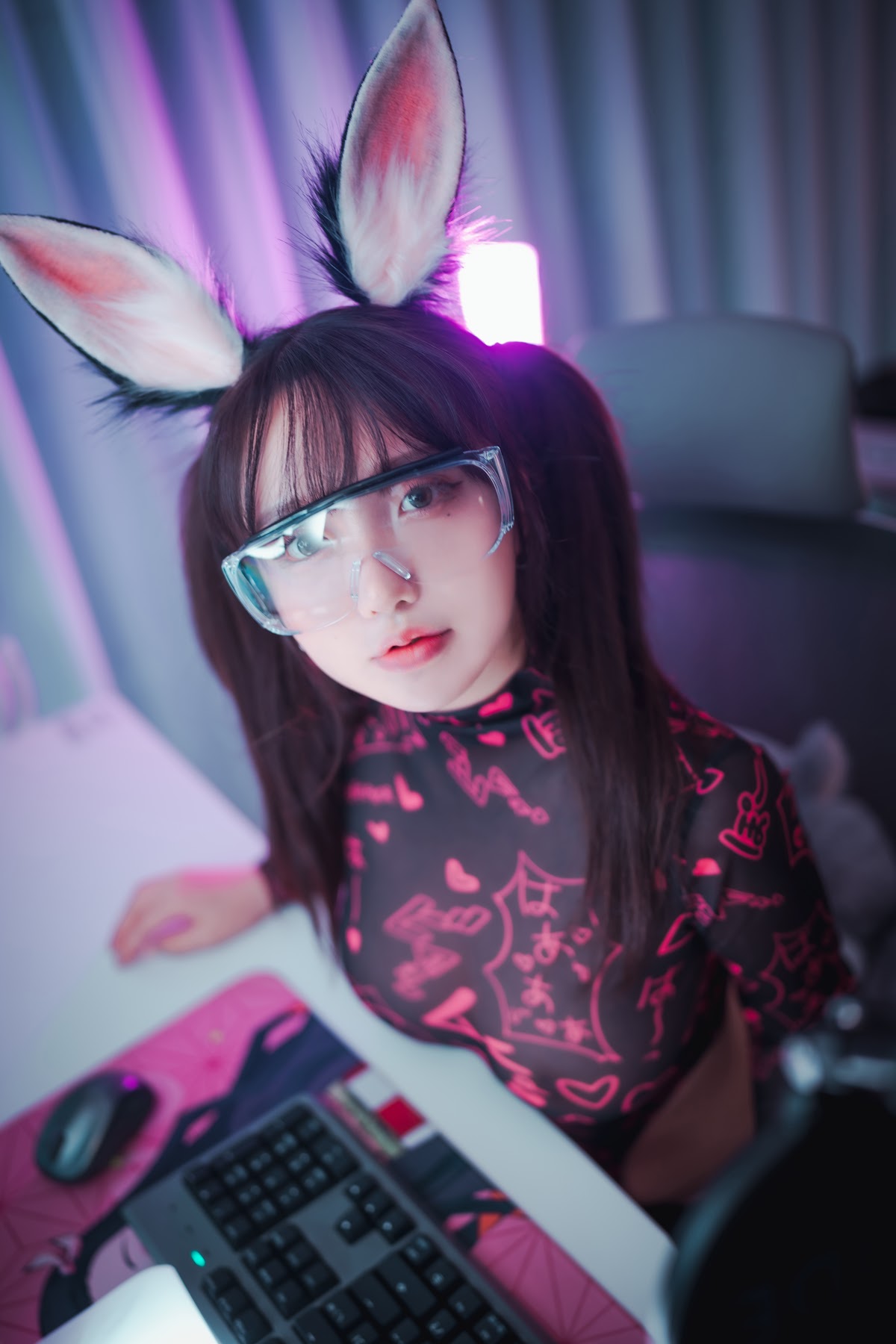DJAWA Photo – Son Ye-Eun (손예은) – Retro Gaming Girl - P1