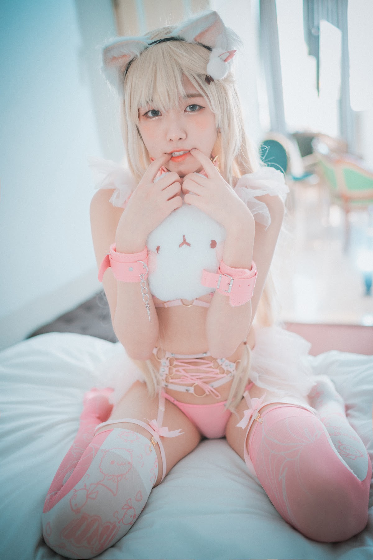 DJAWA Photo – Sonson (손손) – Gata Rosa - P44