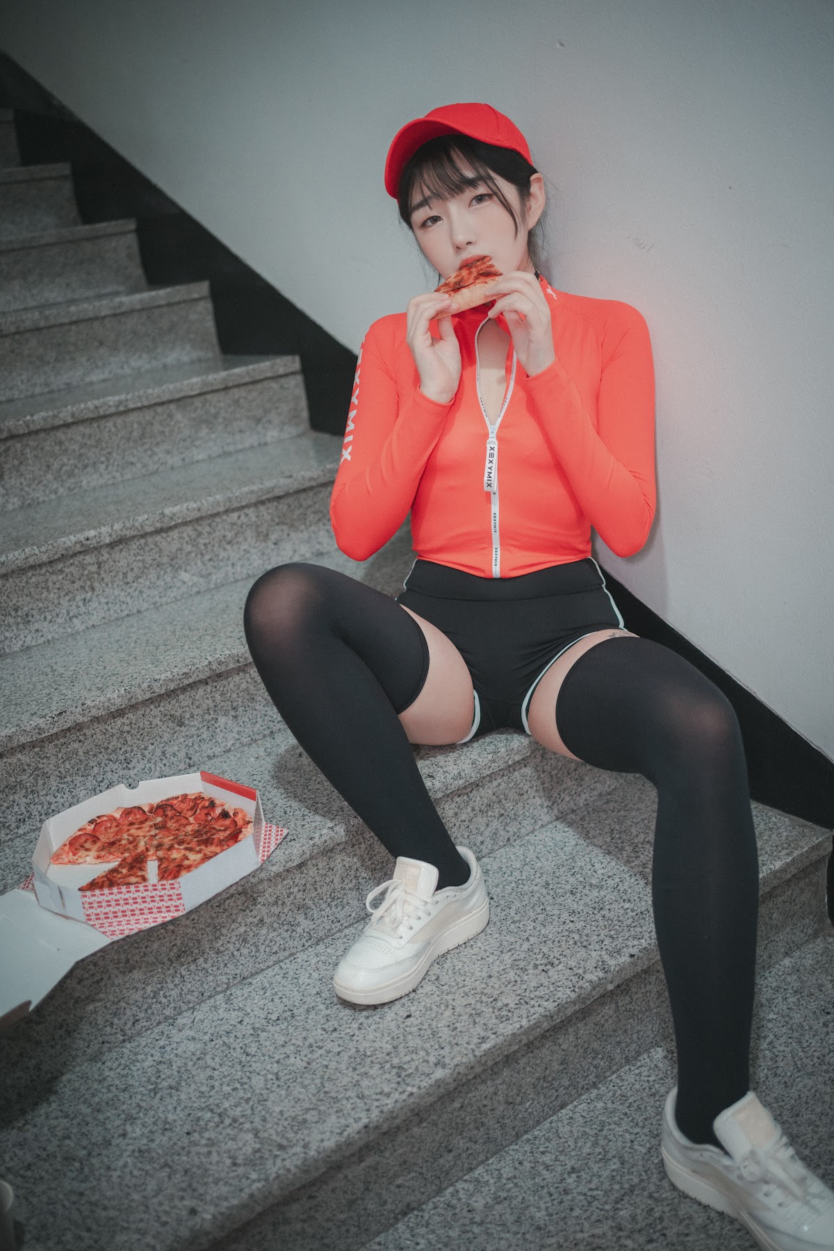 DJAWA Photo – Sonson (손손) – Pizza Girl - P69
