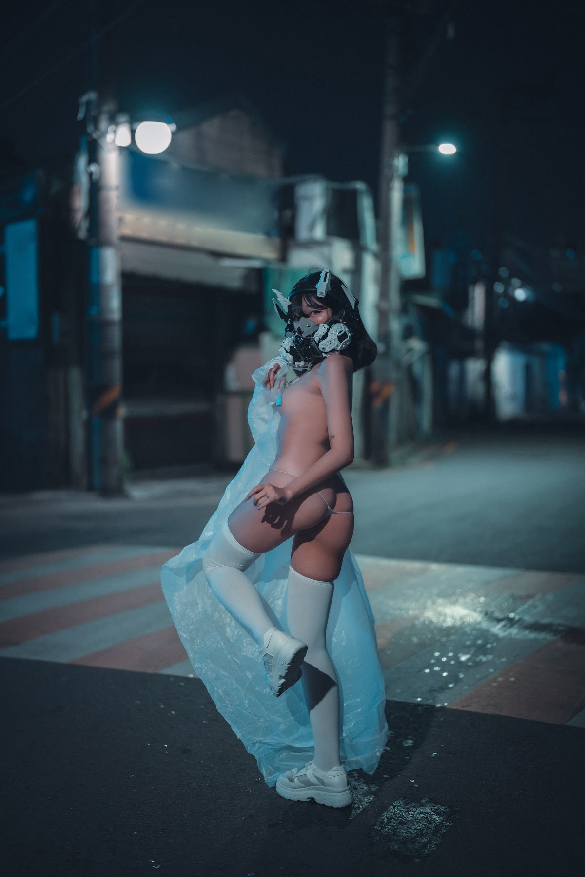 DJAWA Photo – Sonson (손손) – Vagabundo de la Noche (Masked-girl in raincoat) - P14