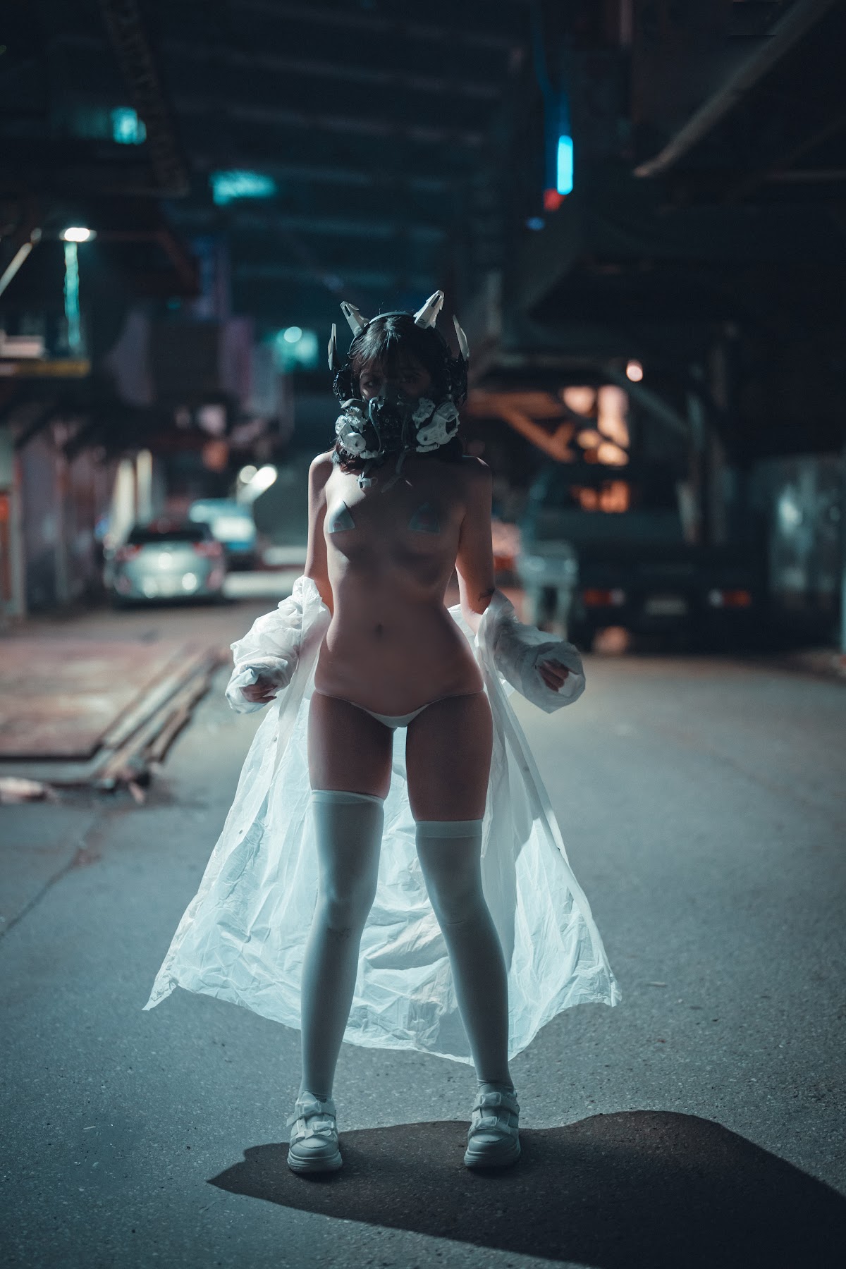 DJAWA Photo – Sonson (손손) – Vagabundo de la Noche (Masked-girl in raincoat) - P22