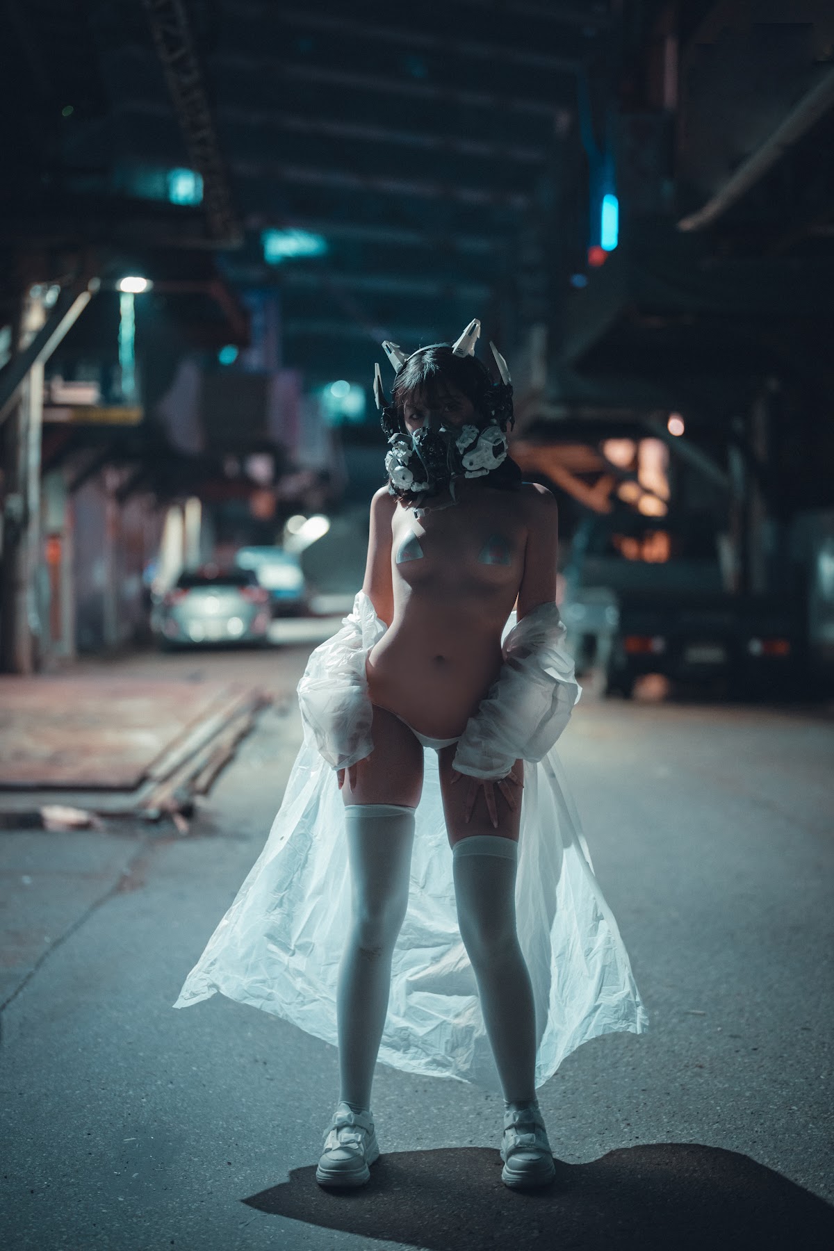 DJAWA Photo – Sonson (손손) – Vagabundo de la Noche (Masked-girl in raincoat) - P23