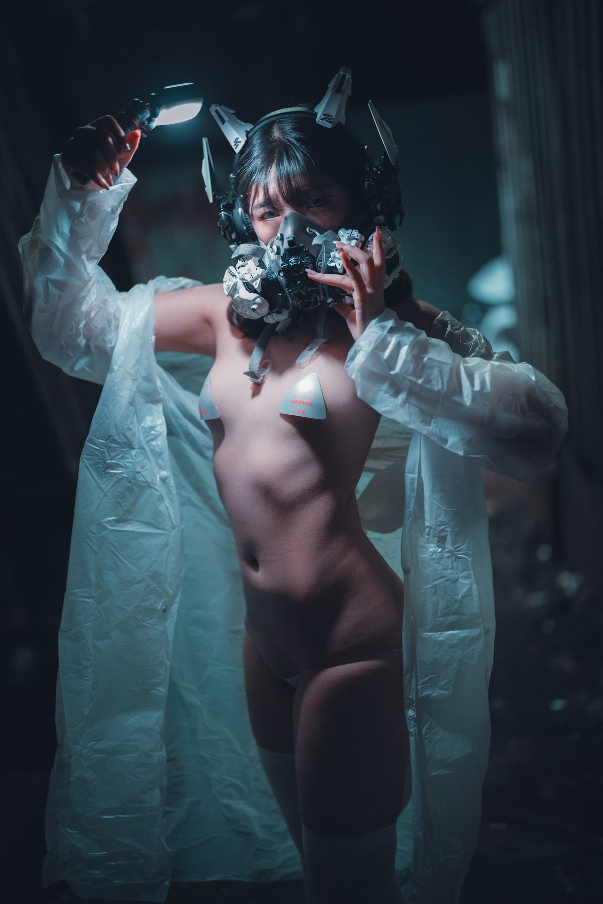 DJAWA Photo – Sonson (손손) – Vagabundo de la Noche (Masked-girl in raincoat) - P26