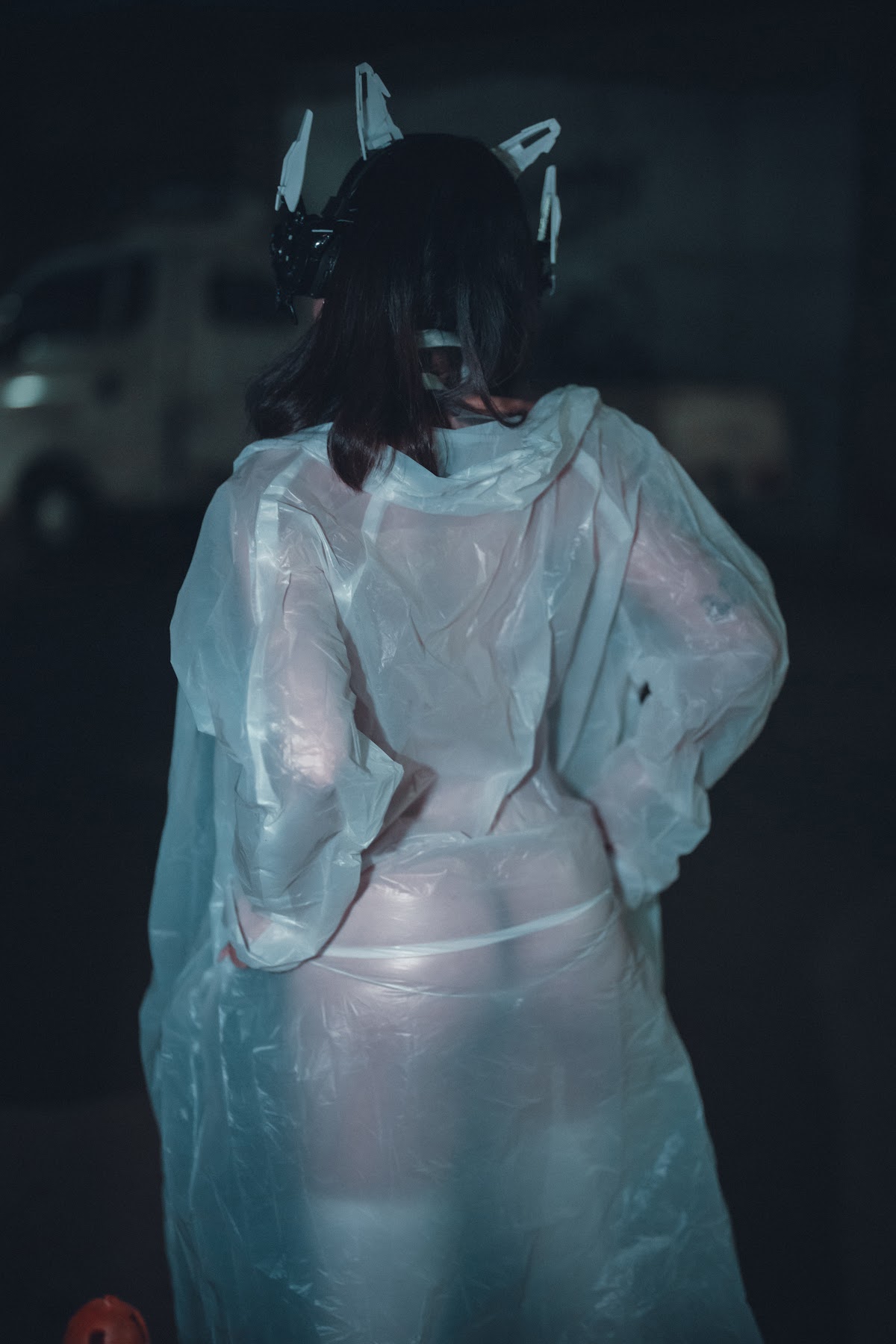 DJAWA Photo – Sonson (손손) – Vagabundo de la Noche (Masked-girl in raincoat) - P50