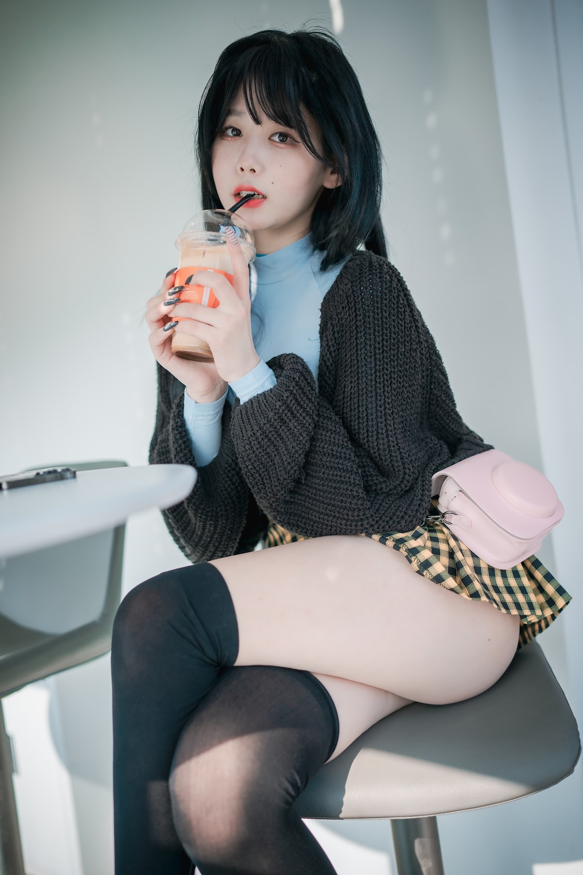 DJAWA Photo – Zia (지아) – Early Spring Walk in March - P106