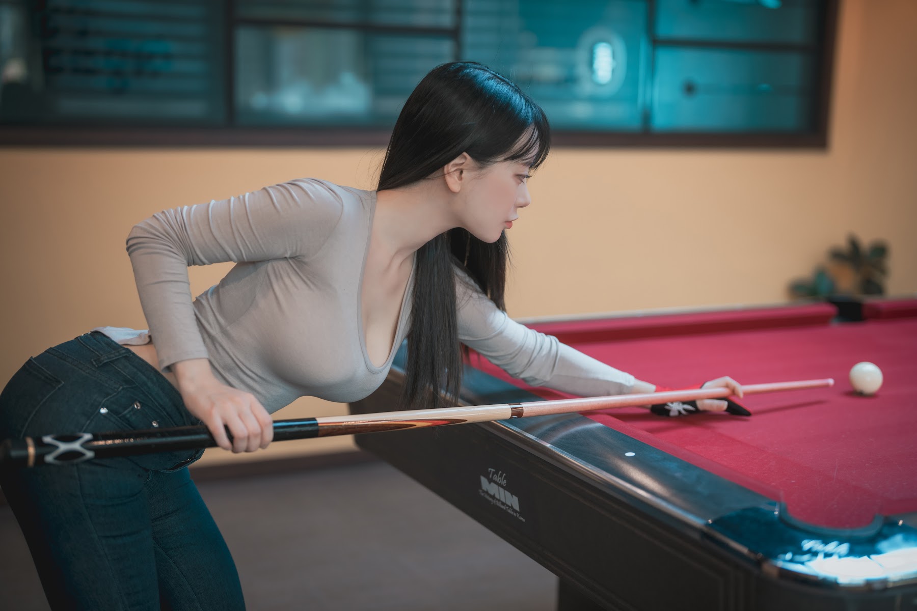 DJAWA Photo – ZziZzi – Billiards Girl - P1