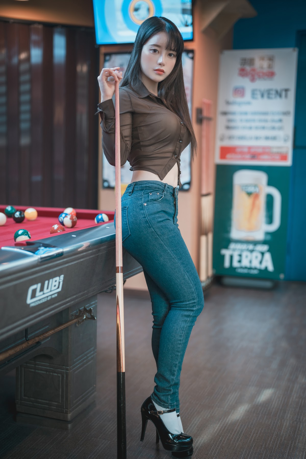 DJAWA Photo – ZziZzi – Billiards Girl - P26