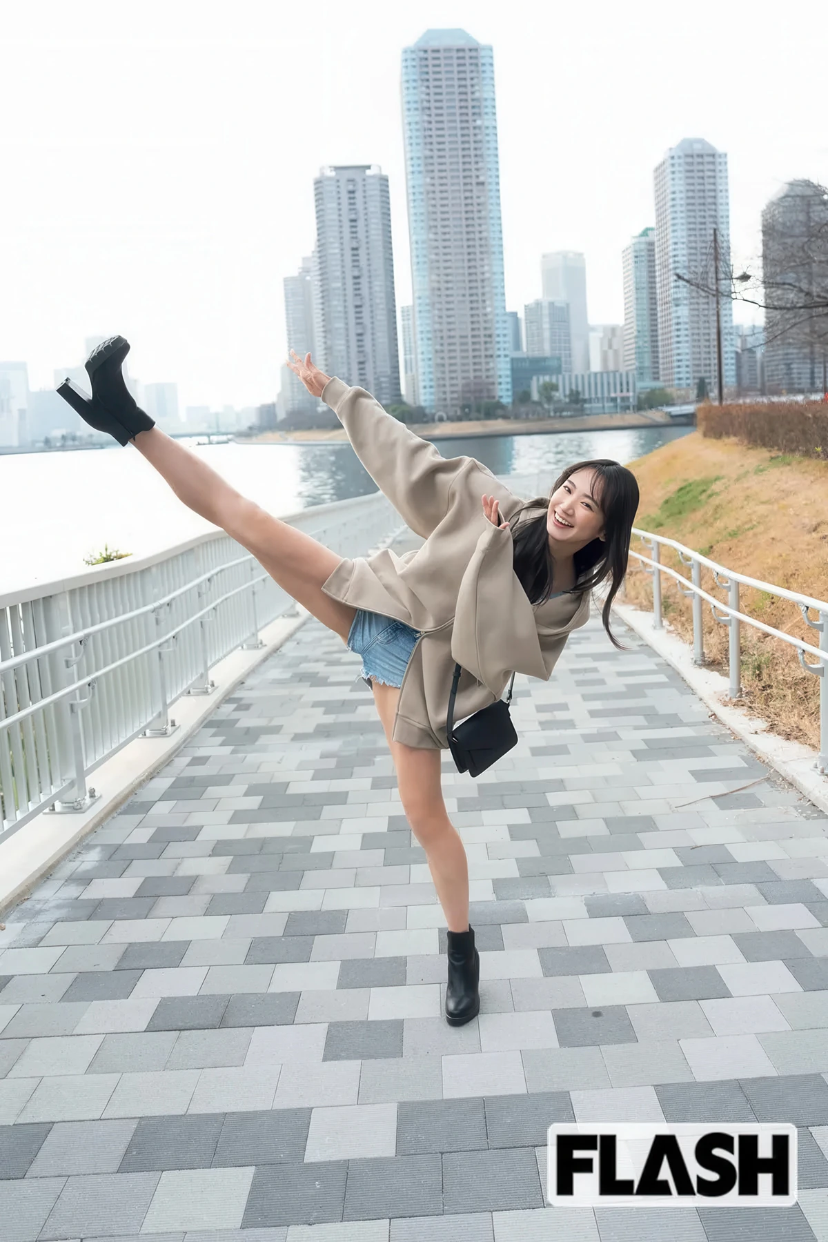 Yuria Kizaki 木﨑ゆりあ, Nanako Aizawa 相沢菜々子, FLASH 2026.03.03 (フラッシュ 2026年3月3日号) - P13