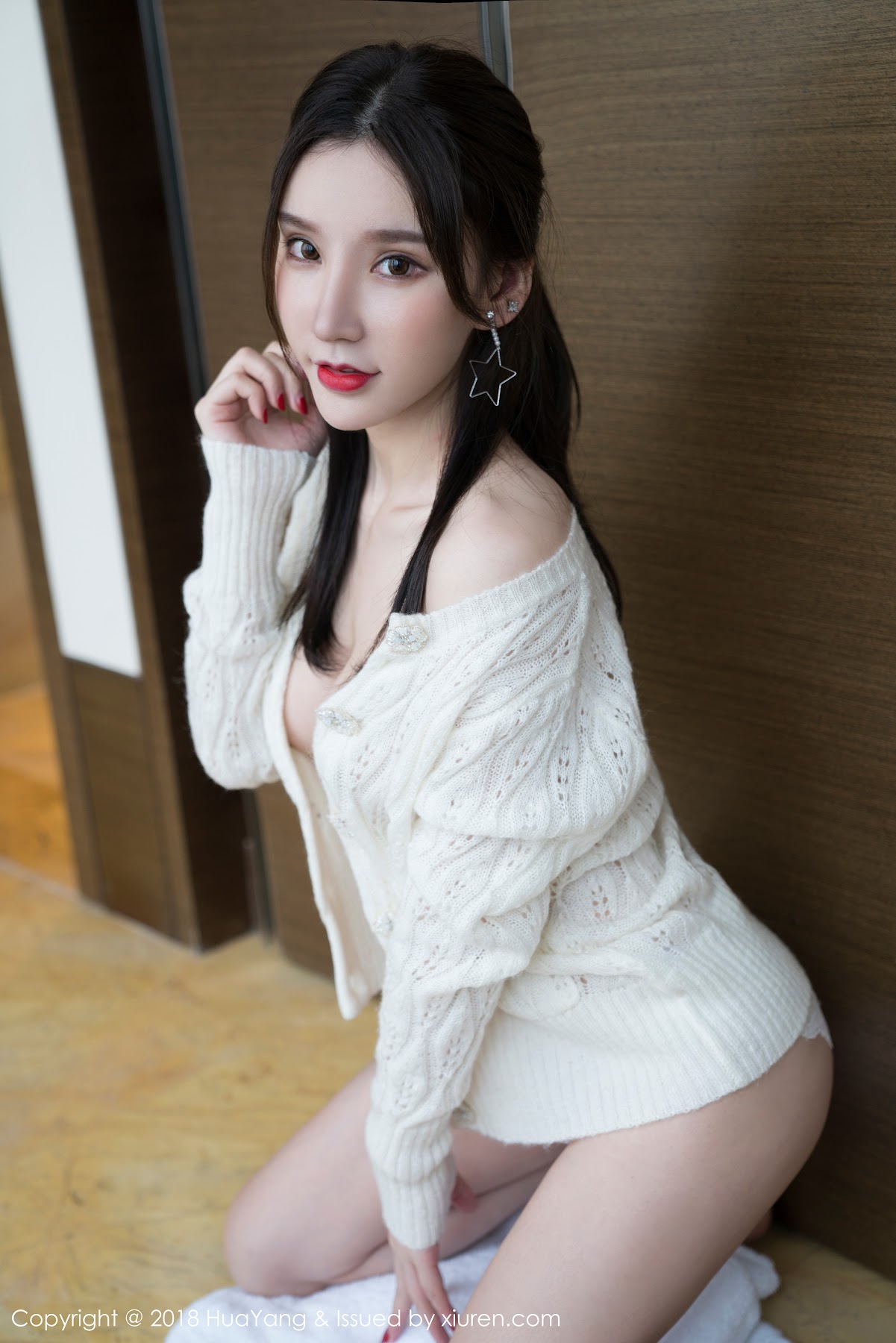 HuaYang 2018-06-15 Vol.053 Zhou Yuxi (周于希) - P32