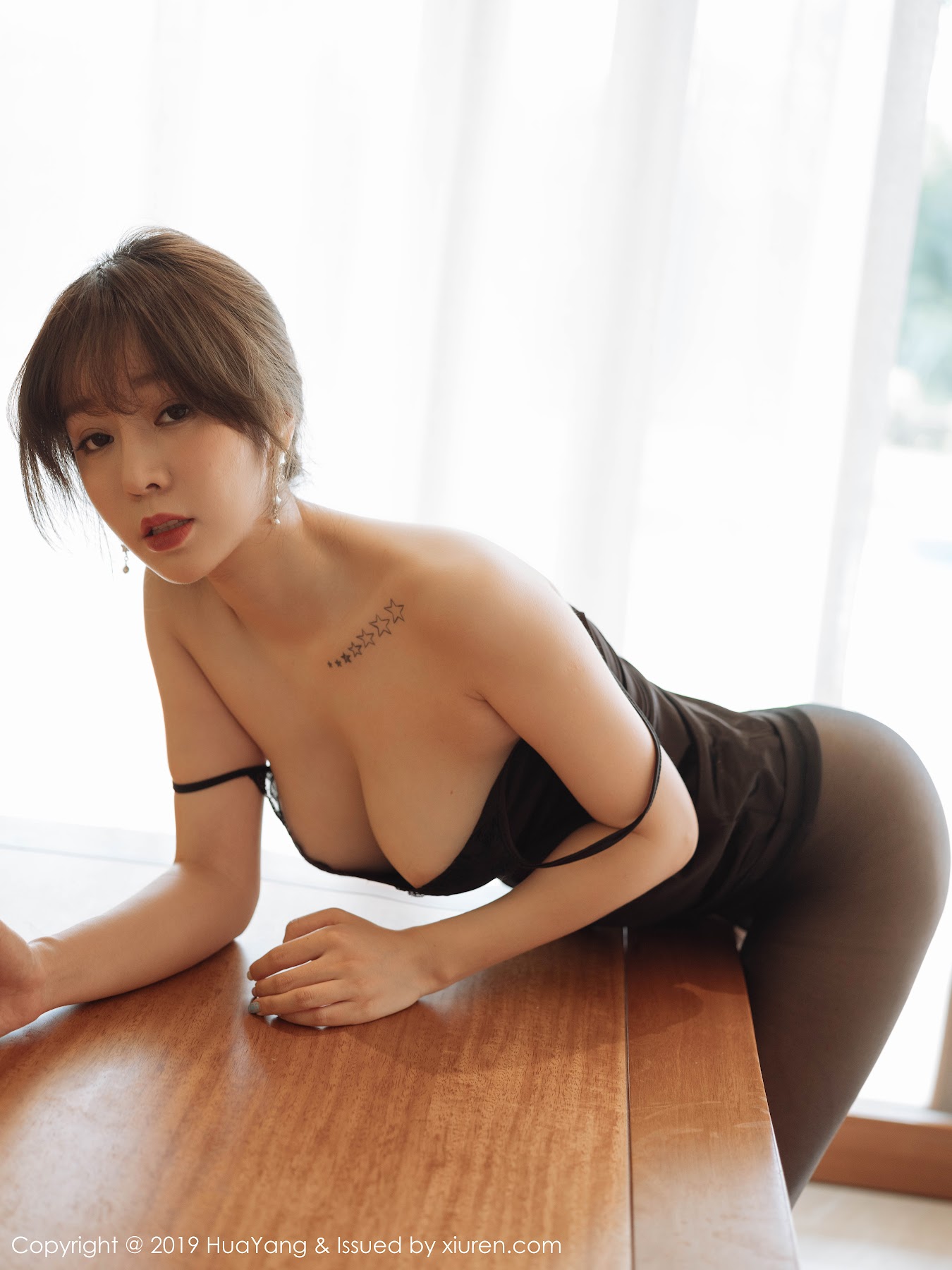 HuaYang 2019-05-31 Vol.143 Wang Yu Chun (王雨纯) - P38