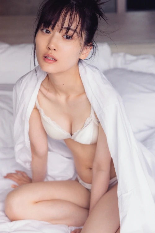 Mizuki Yamashita 山下美月, 2nd写真集 「ヒロイン」 Set.01