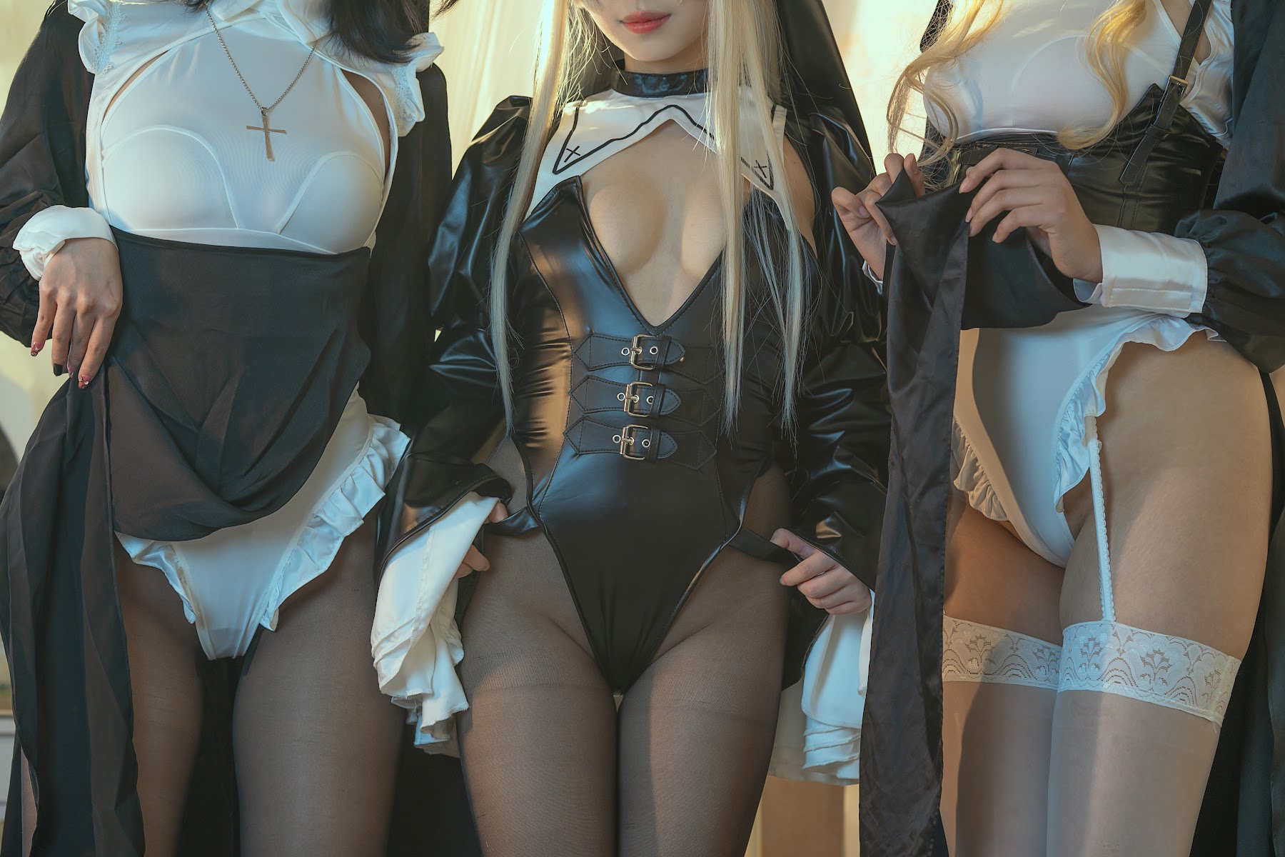 Coser@云溪溪 (Yunx1x1) Vol.052 奶桃 N62修女团 (&胡桃猫&轩萧学姐) - P24