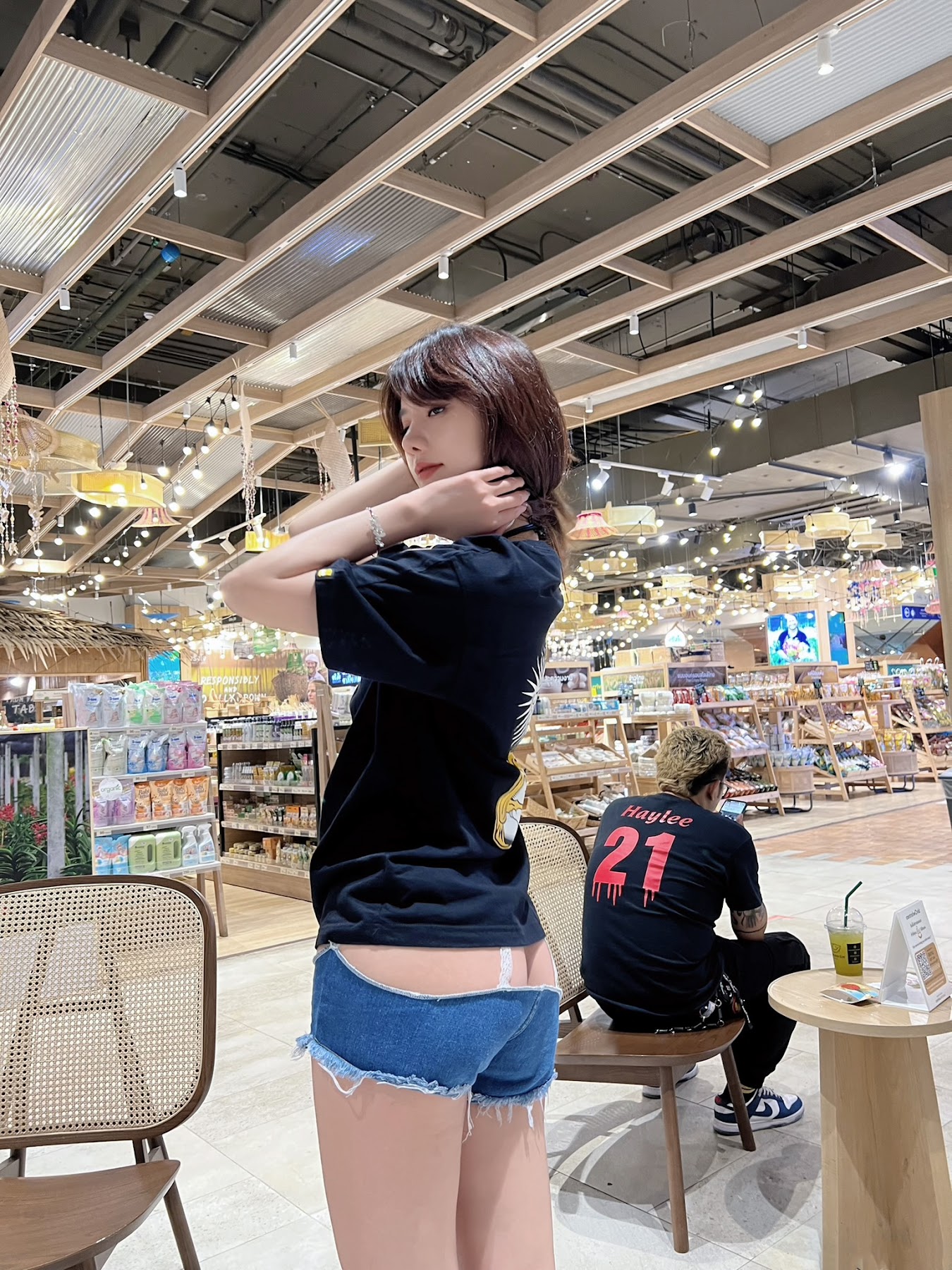 Jiu Shi A Zhu A (就是阿朱啊) – 便利店 - P12