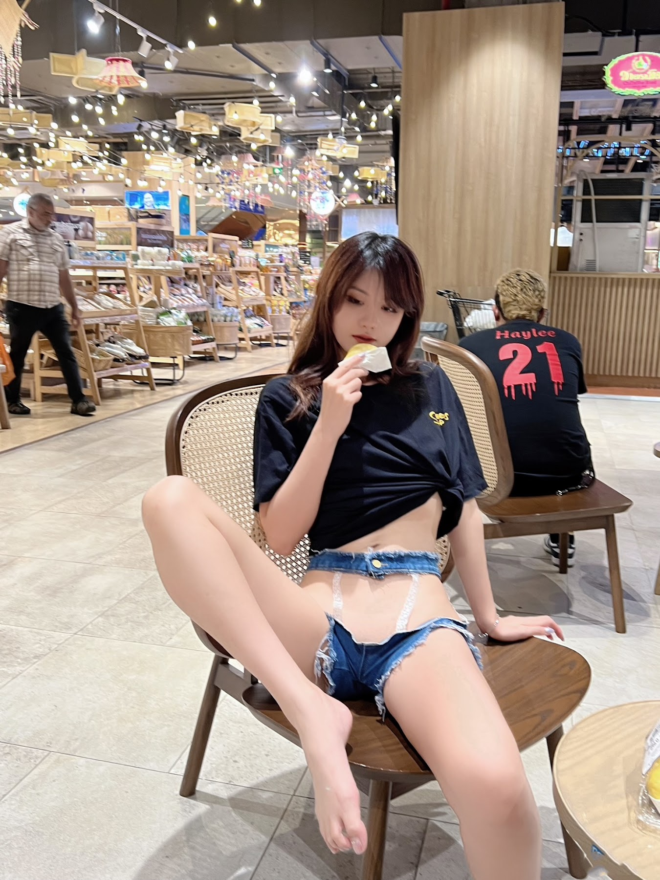 Jiu Shi A Zhu A (就是阿朱啊) – 便利店 - P15