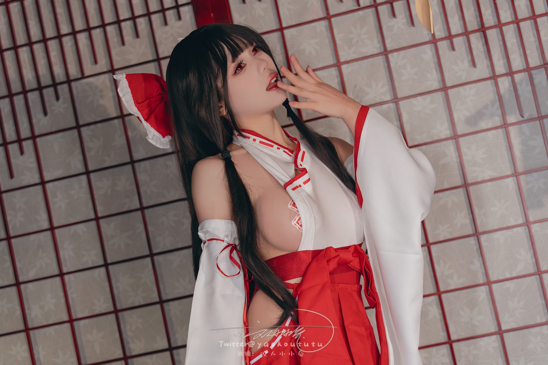 Coser@黏黏团子兔 – 狐之灵梦 Roly Poly - P33