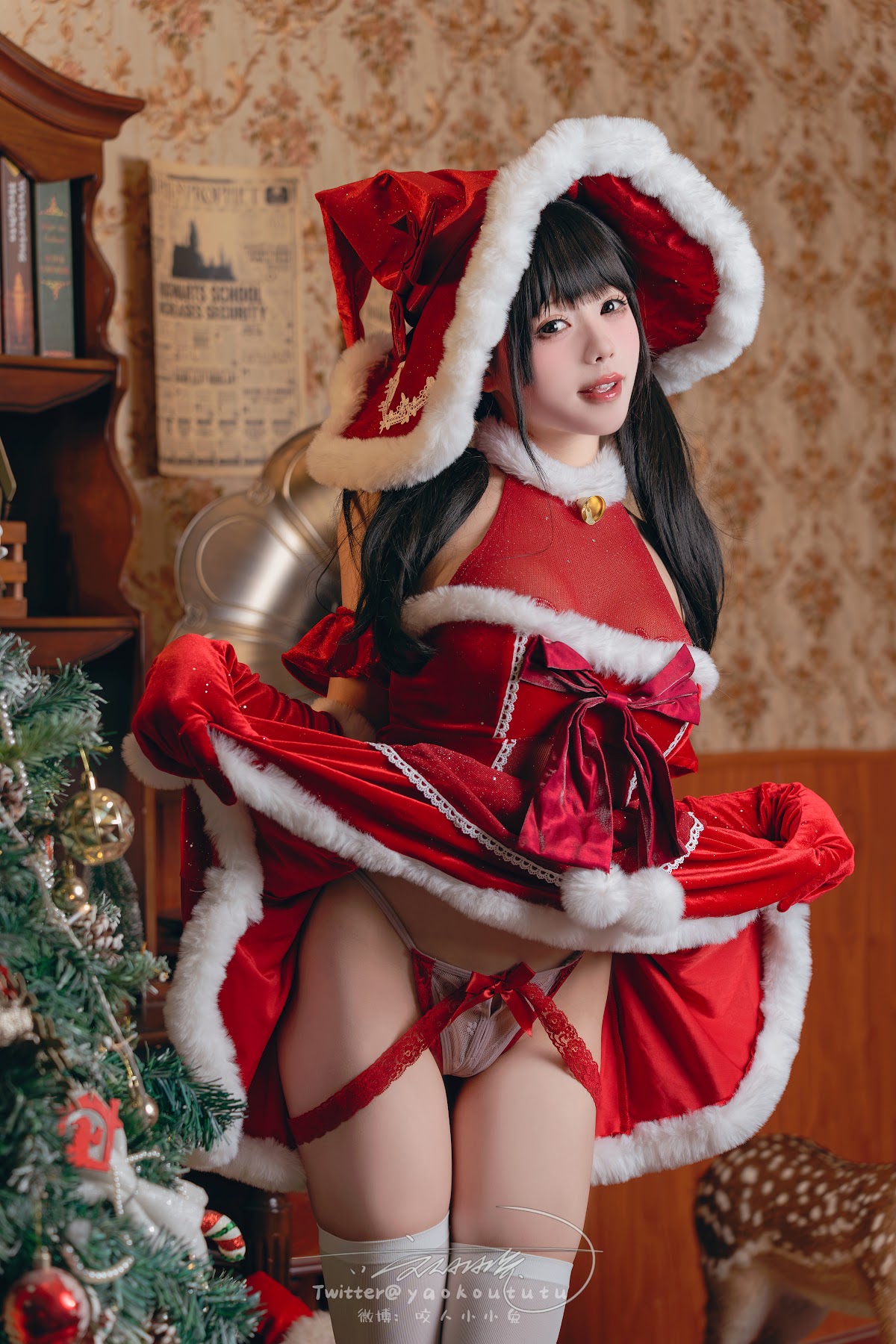 Coser@黏黏团子兔 – 魔女圣诞夜 - P10