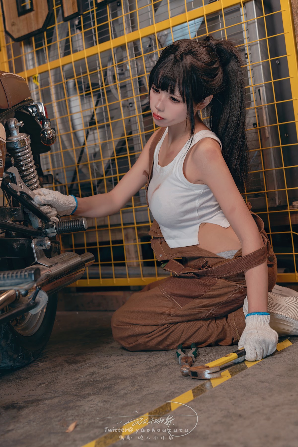 Coser@黏黏团子兔 – 机车修理工 Shake it - P12