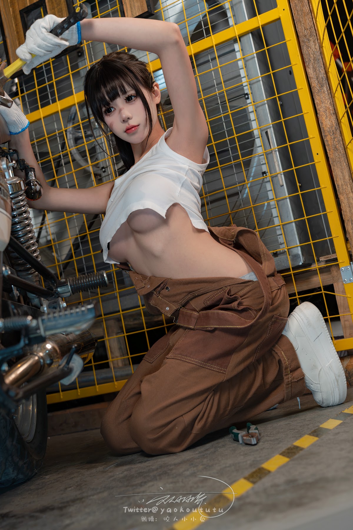 Coser@黏黏团子兔 – 机车修理工 Shake it - P13