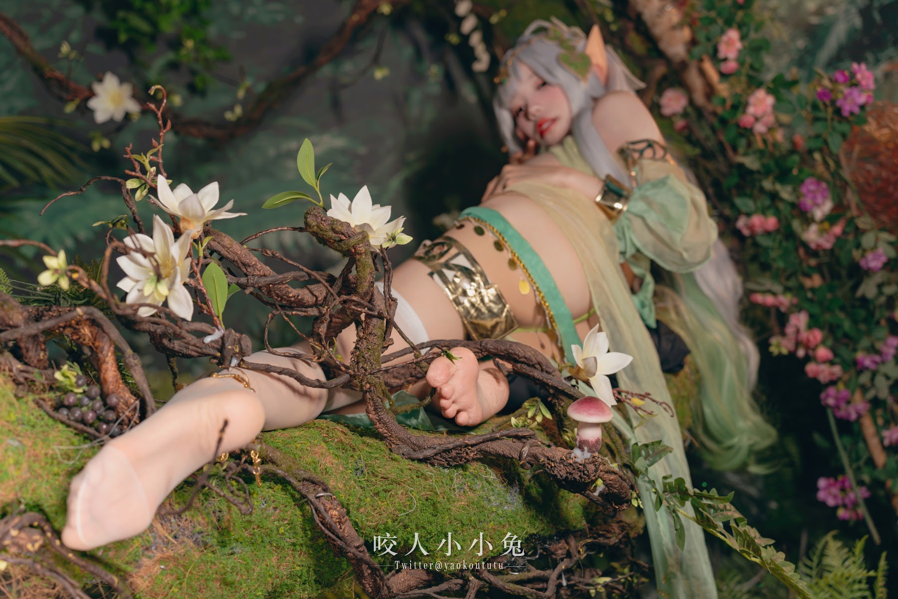 Coser@黏黏团子兔 – 被遗忘的大慈树王 - P10