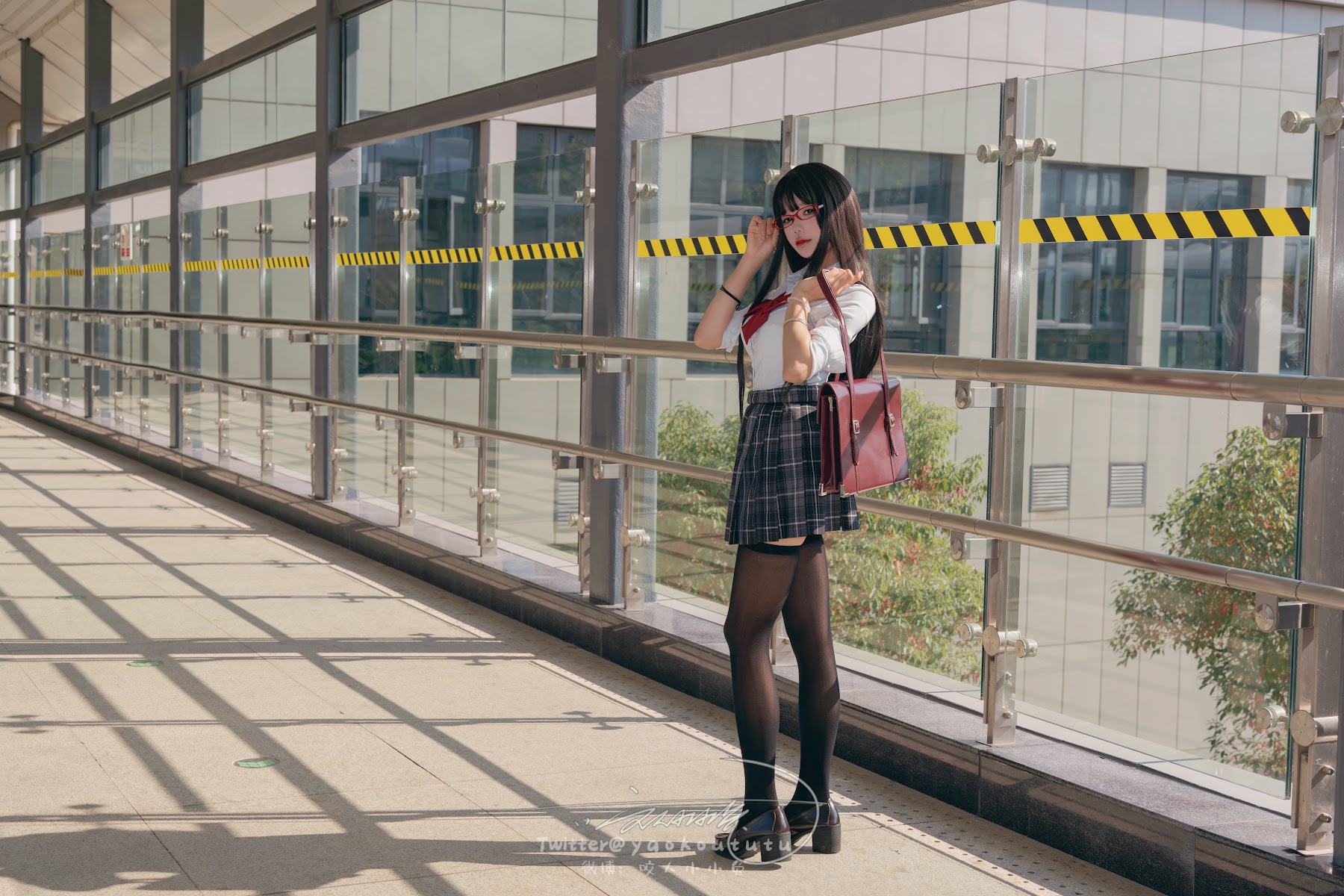 Coser@黏黏团子兔 – 电车惊魂& 期待 - P19