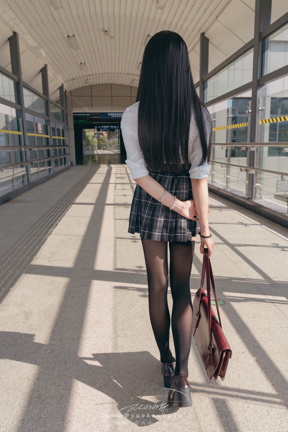 Coser@黏黏团子兔 – 电车惊魂& 期待 - P21