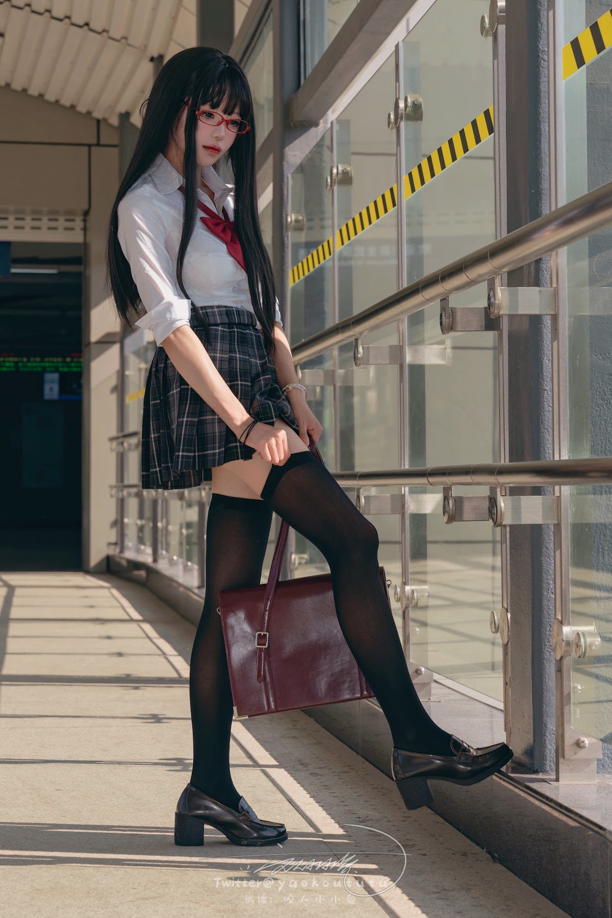 Coser@黏黏团子兔 – 电车惊魂& 期待 - P22
