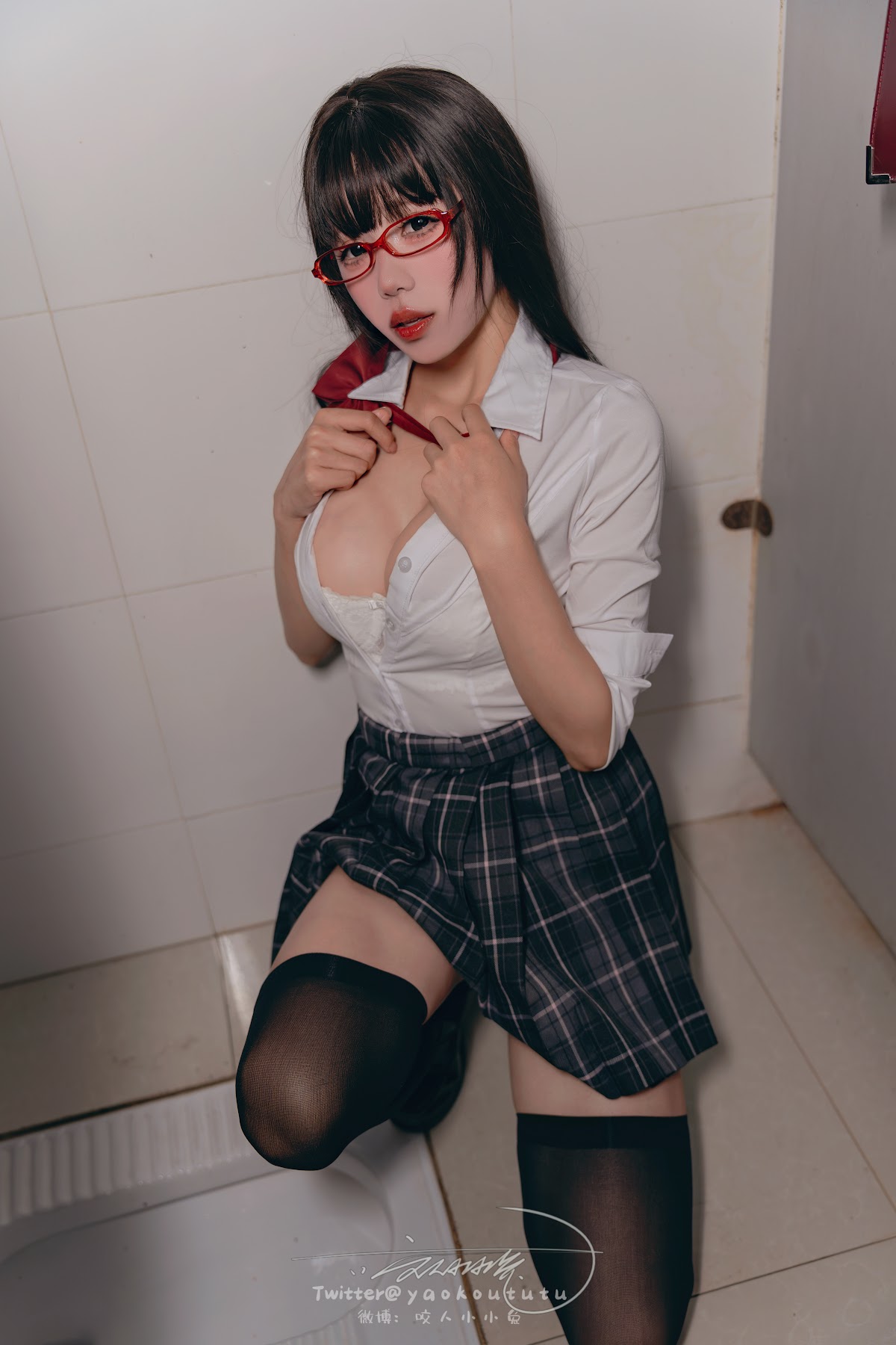 Coser@黏黏团子兔 – 电车惊魂& 期待 - P64