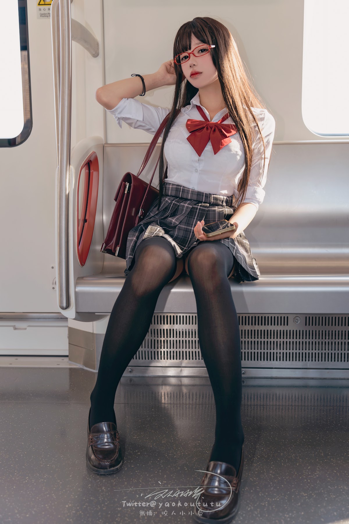 Coser@黏黏团子兔 – 电车惊魂& 期待 - P67