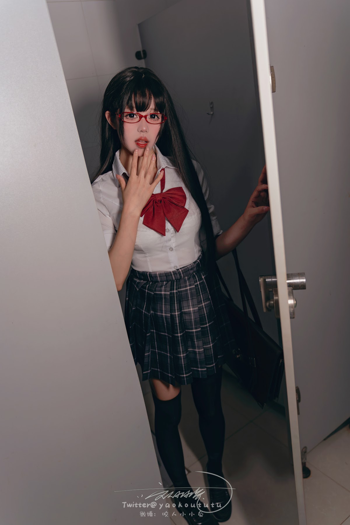 Coser@黏黏团子兔 – 电车惊魂& 期待 - P70