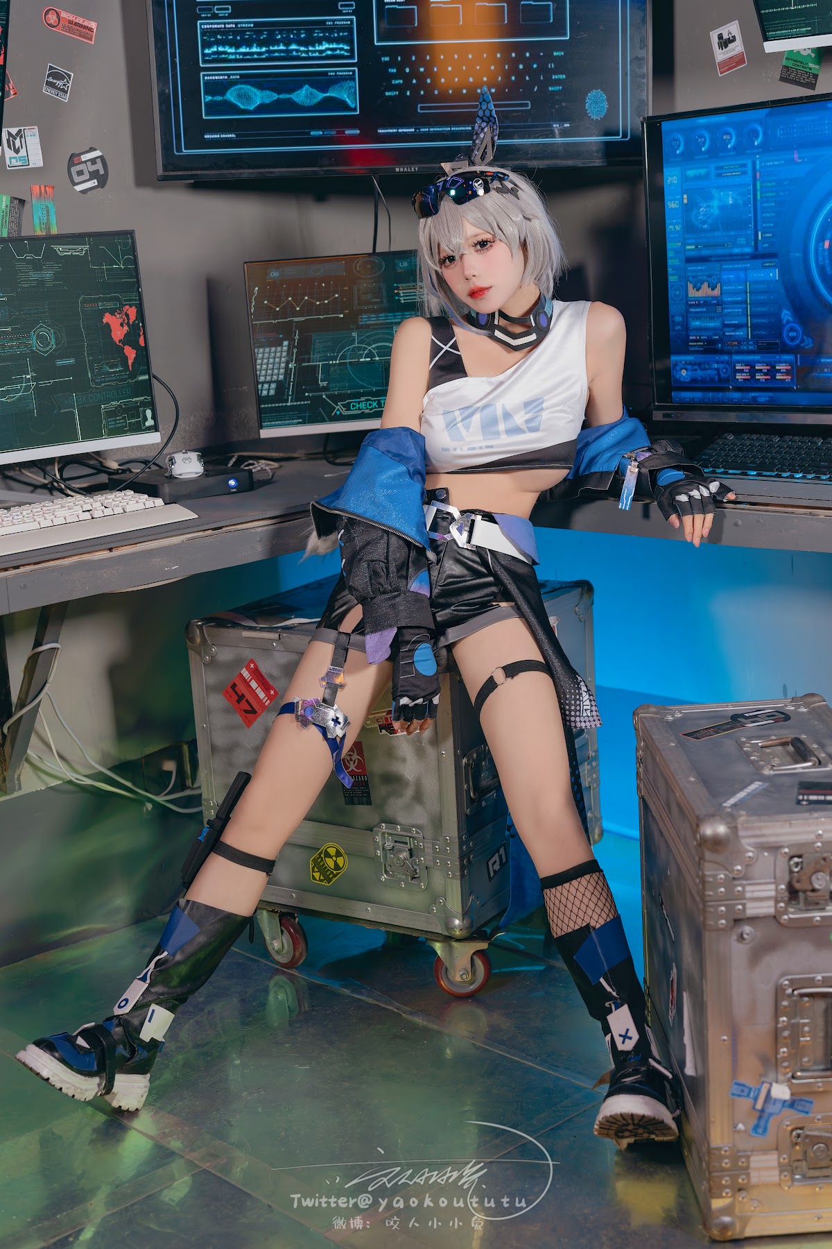 Coser@黏黏团子兔 – 崩铁·银狼Gentleman - P36