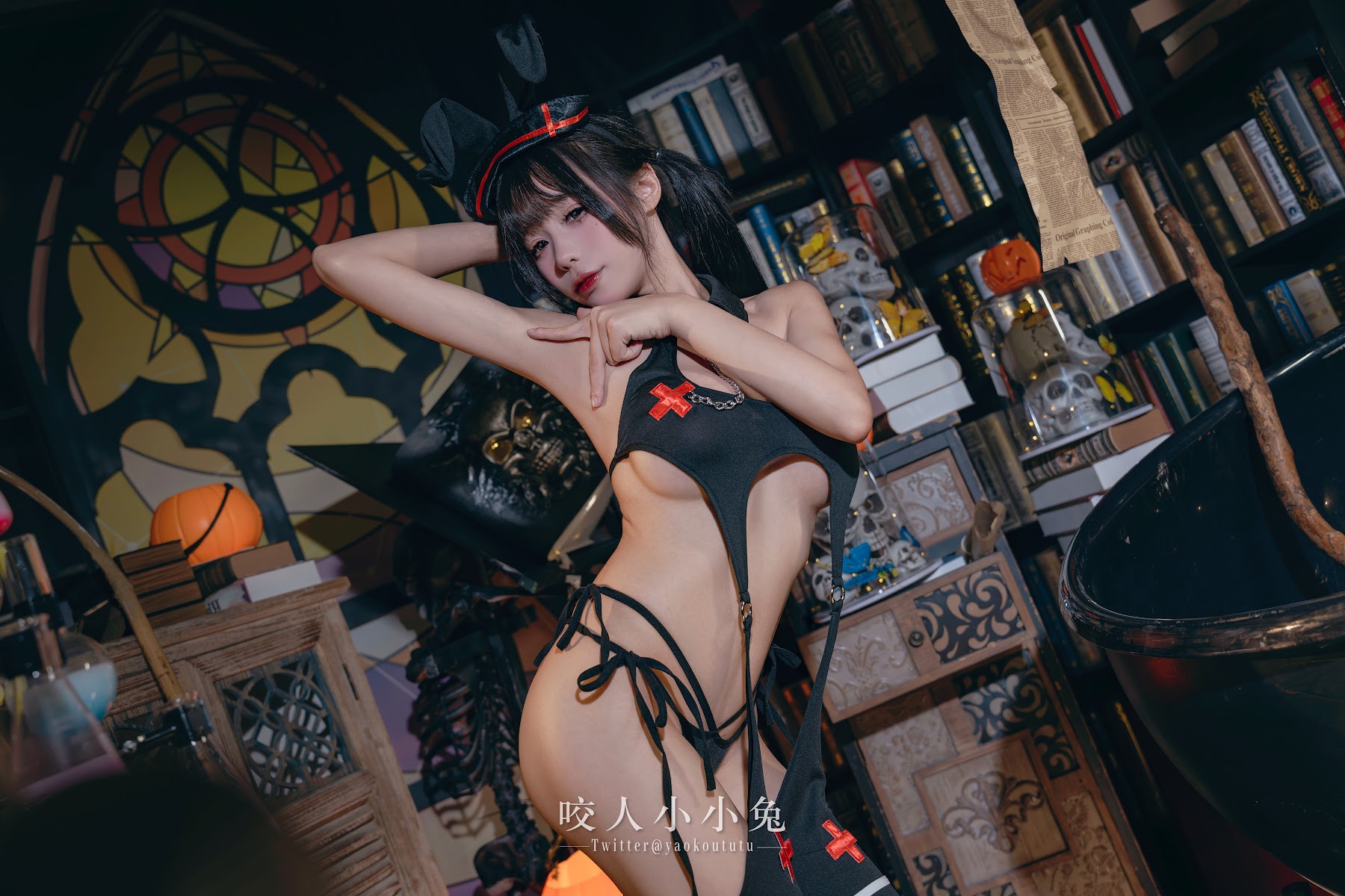 Coser@黏黏团子兔 – 万圣节看护士 - P14