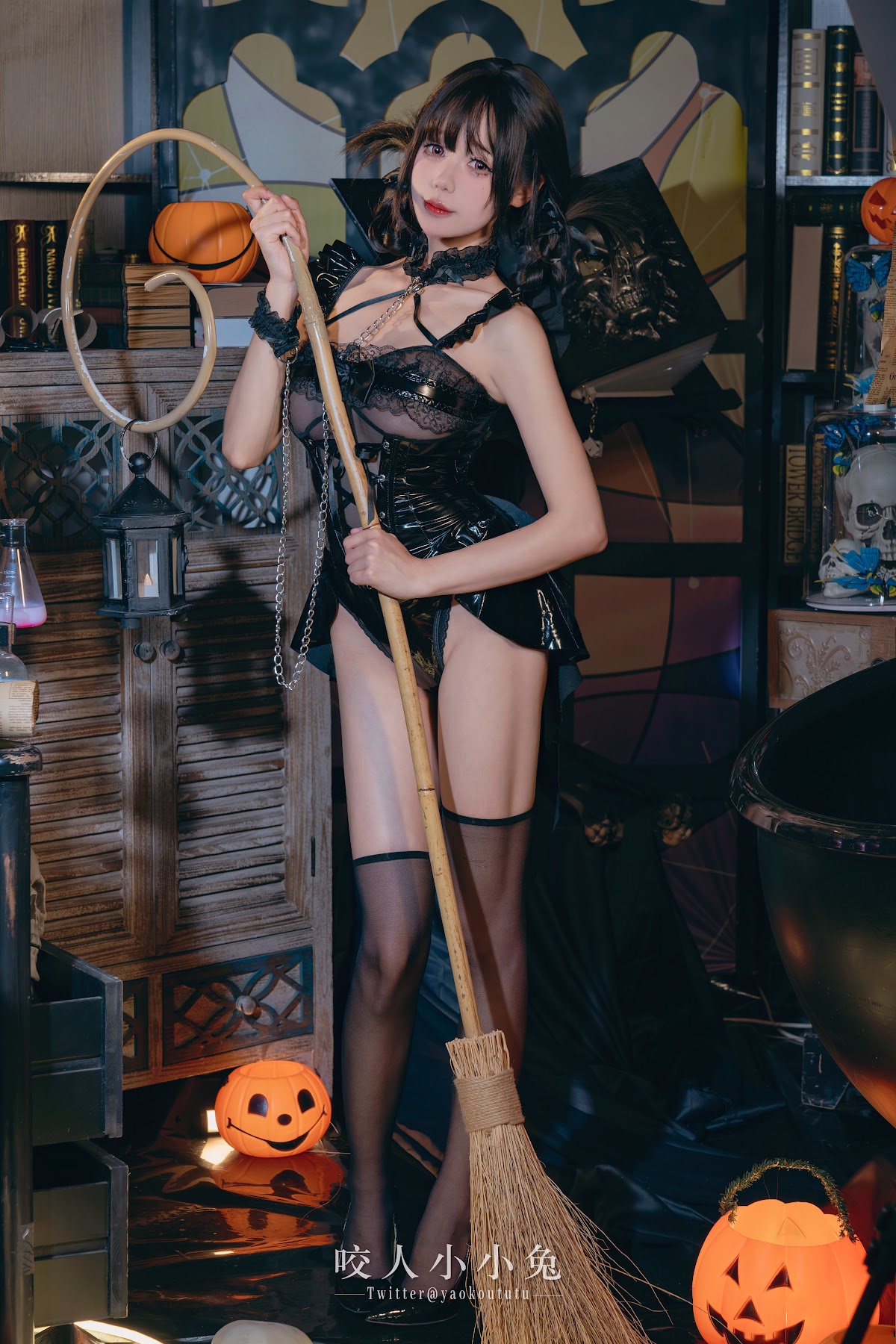 Coser@黏黏团子兔 – 『兔兔班车』万圣小恶魔 - P1