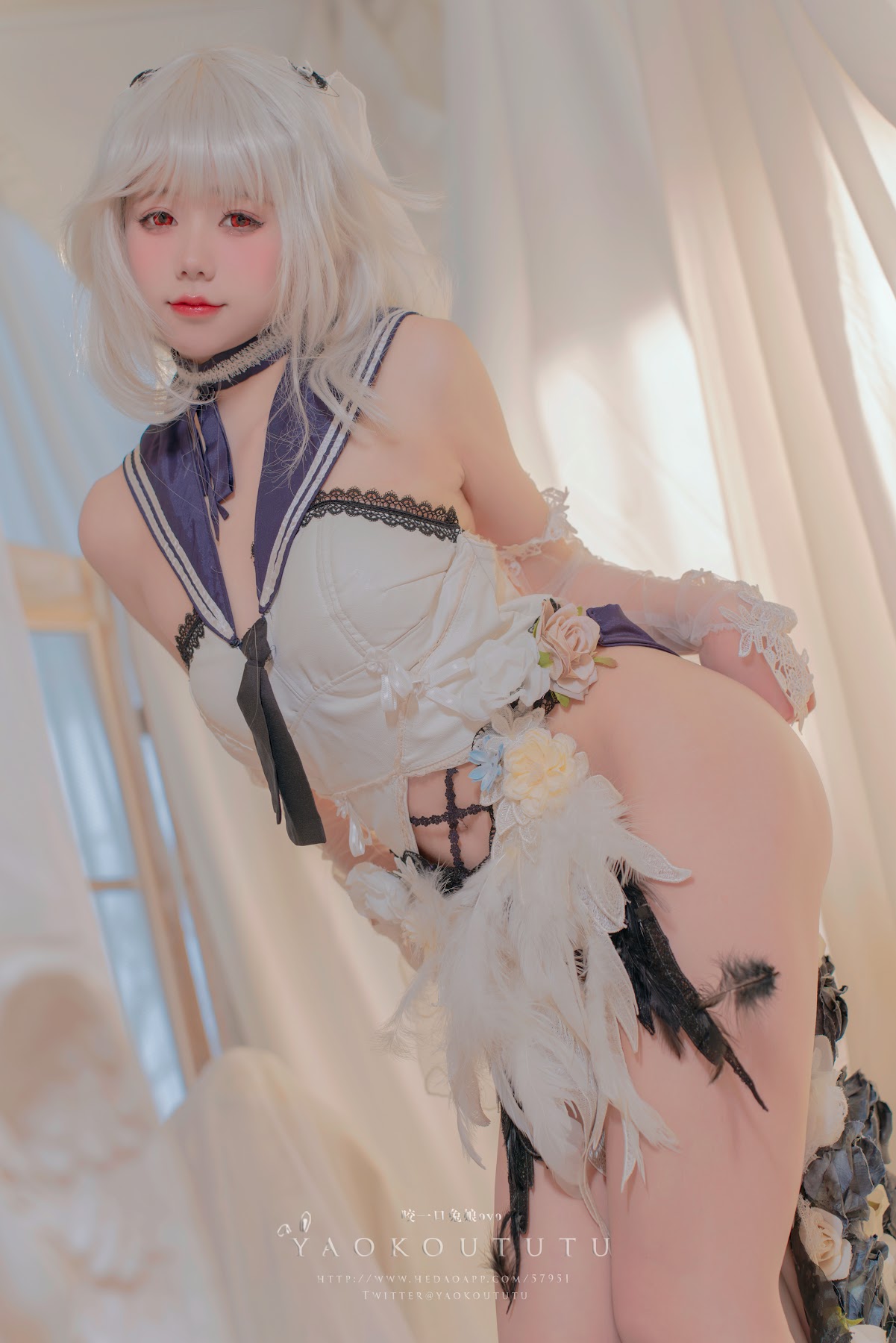 Coser@黏黏团子兔 – 梳妆的大小姐 – 可畏 - P24