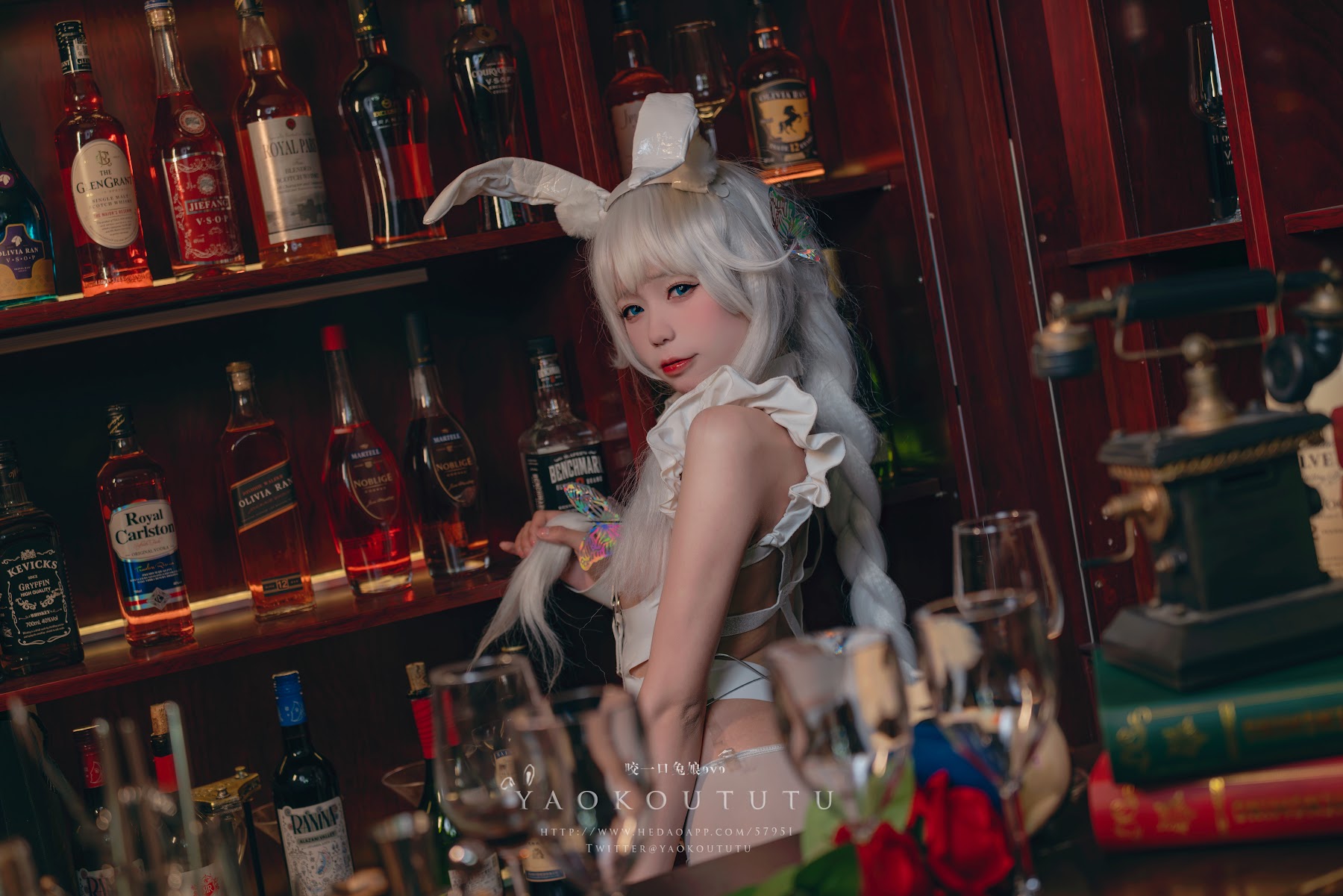 Coser@黏黏团子兔 – 恶毒酒吧 - P33