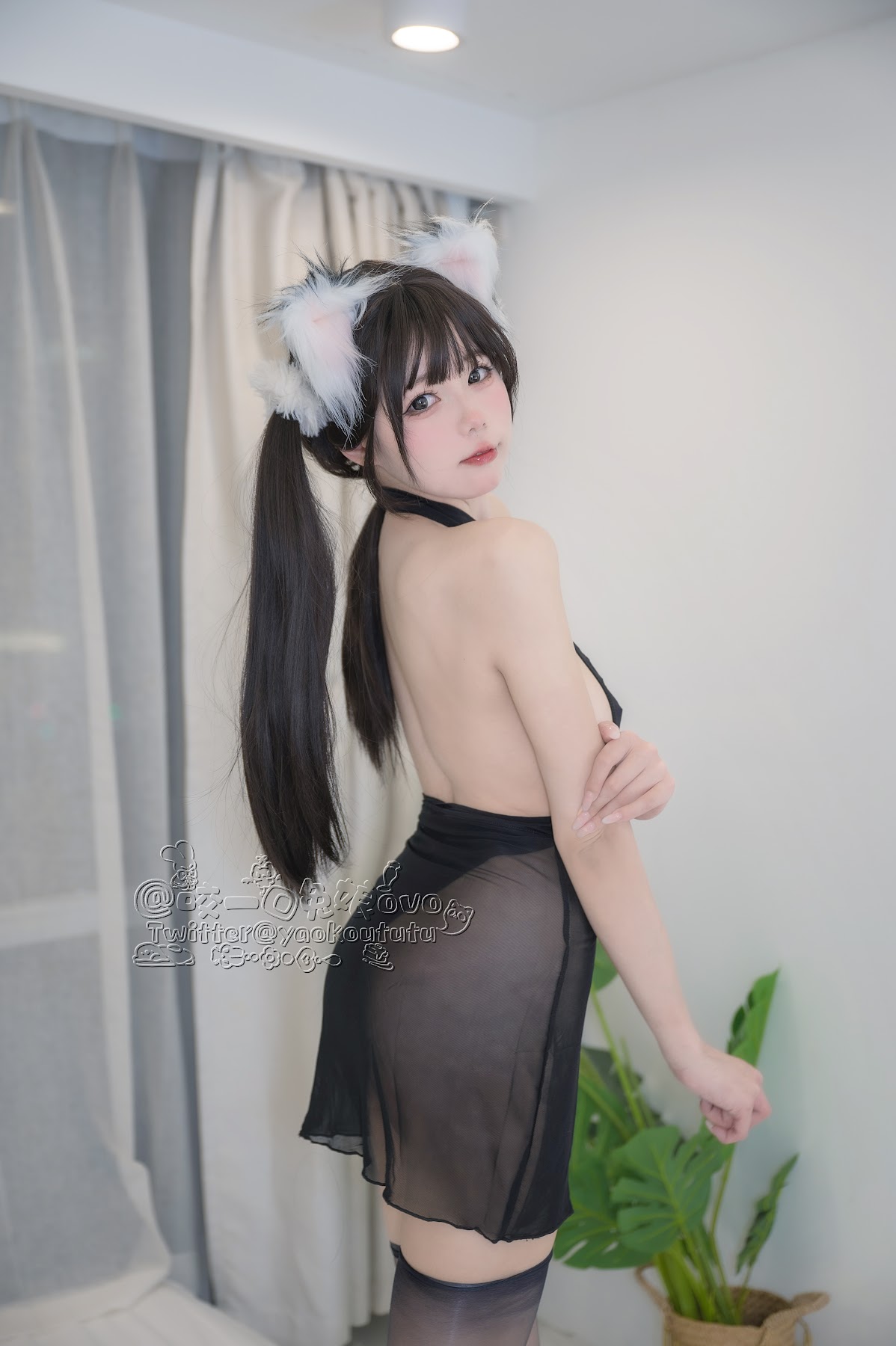 Coser@黏黏团子兔 – 黑白配 - P18