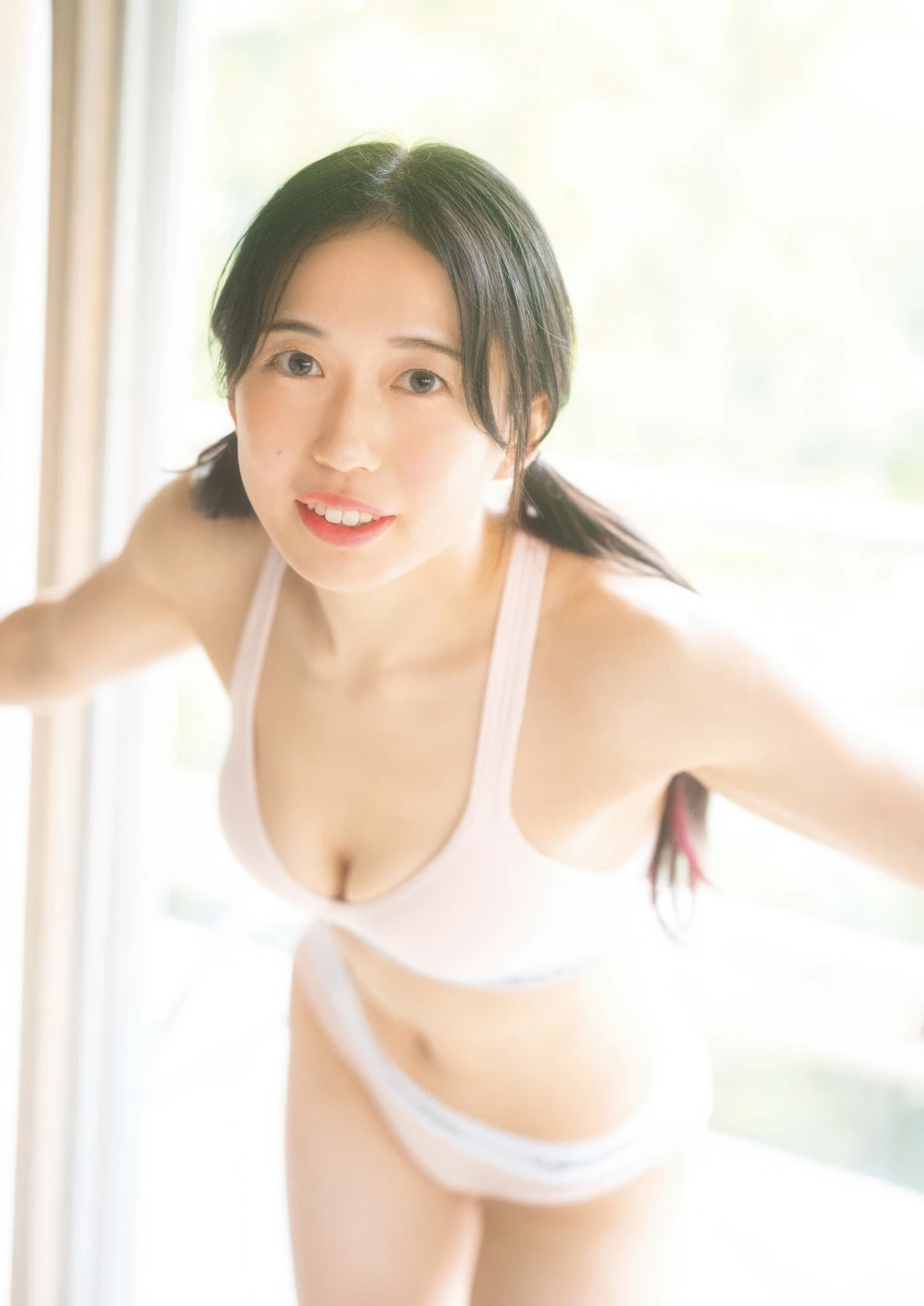 Saya Kamitani 上谷沙弥, Big Comic Spirits 2026 No.14 (ビッグコミックスピリッツ 2026年14号) - P10