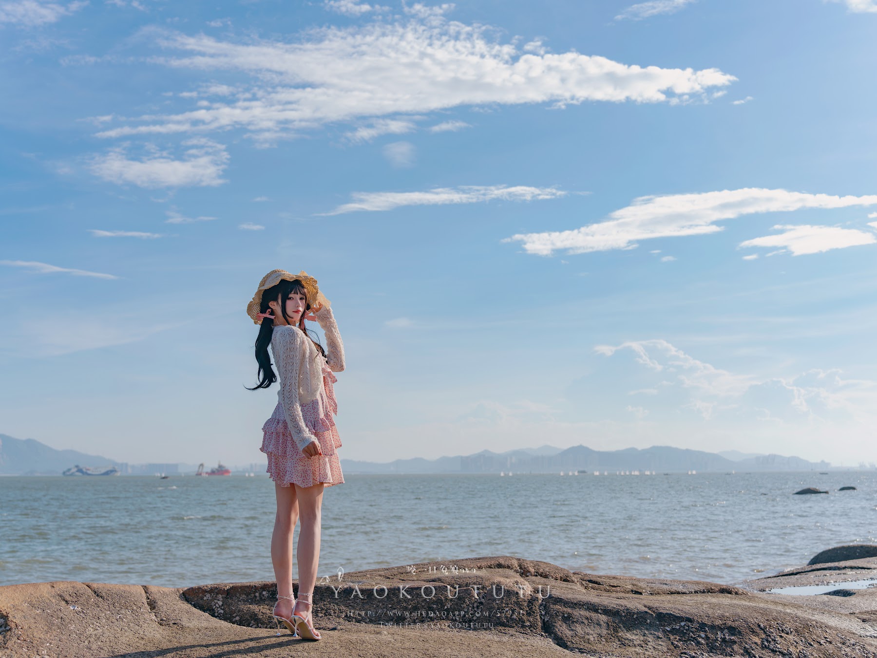Coser@黏黏团子兔 – 邻家小妹&日不落 - P1