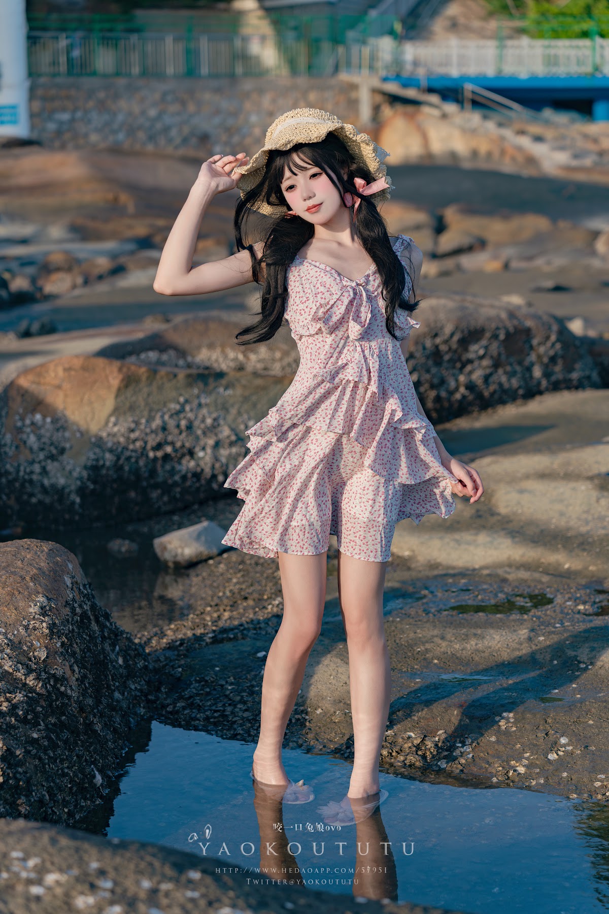 Coser@黏黏团子兔 – 邻家小妹&日不落 - P22