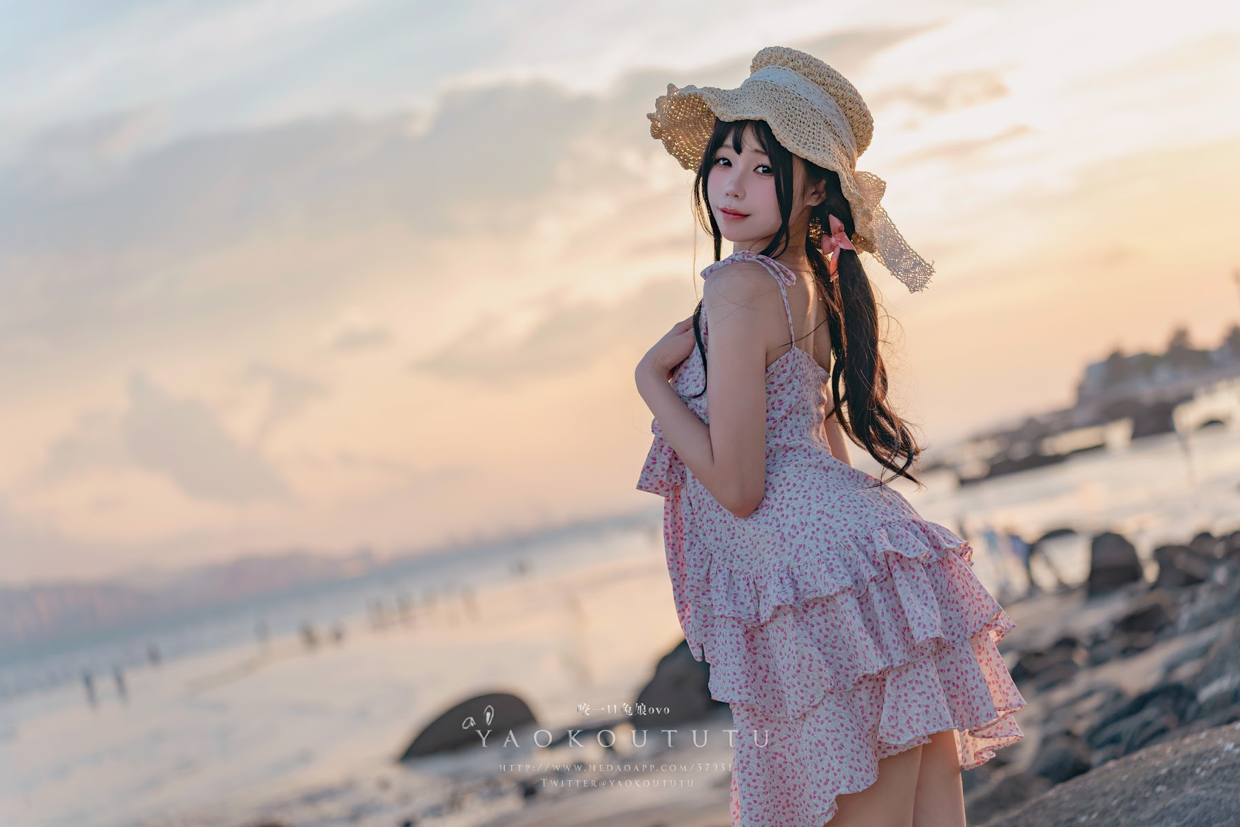 Coser@黏黏团子兔 – 邻家小妹&日不落 - P55
