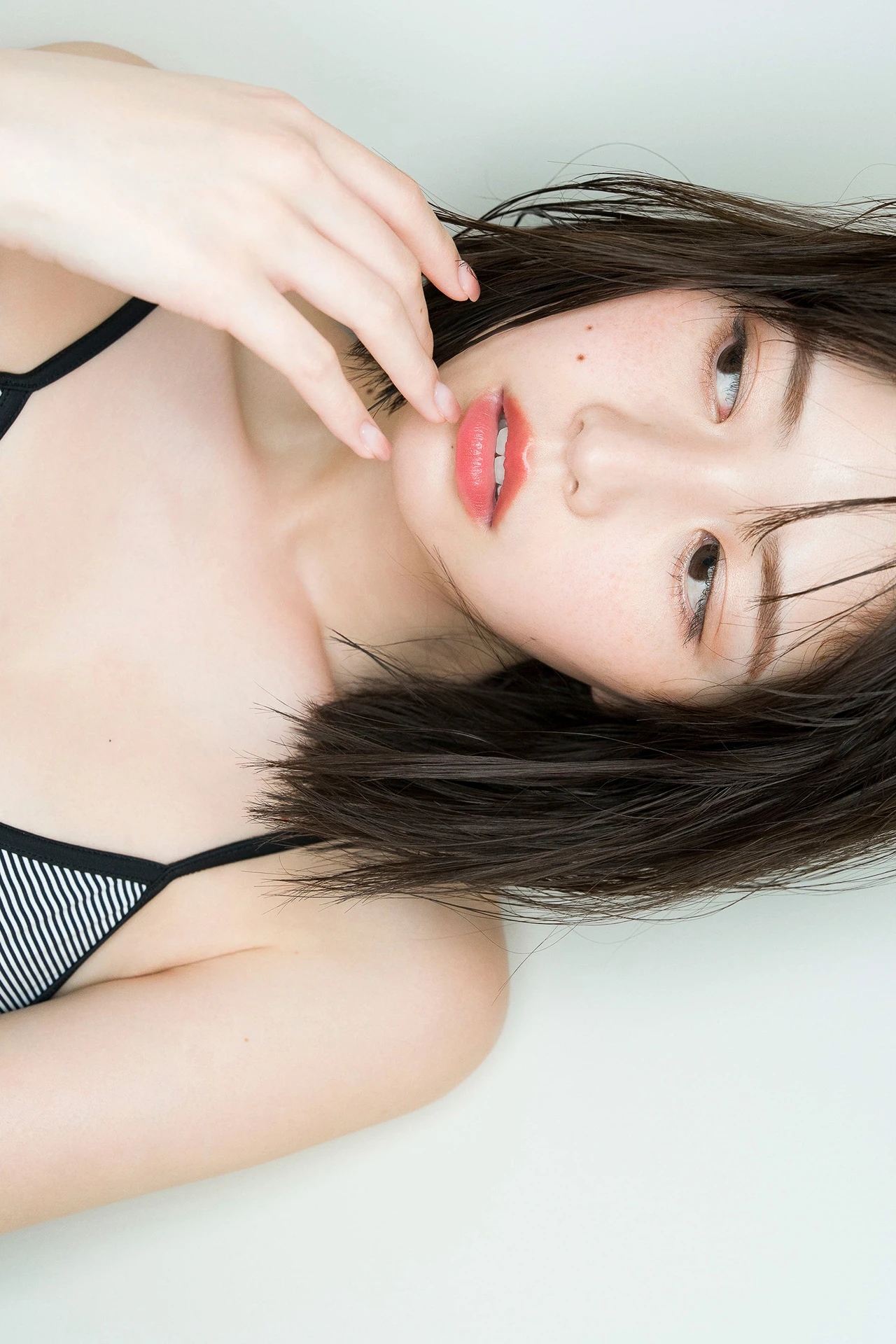 Yuzuha Saeki 冴木柚葉, FLASHデジタル写真集 「Lumiere」 Set.01 - P30