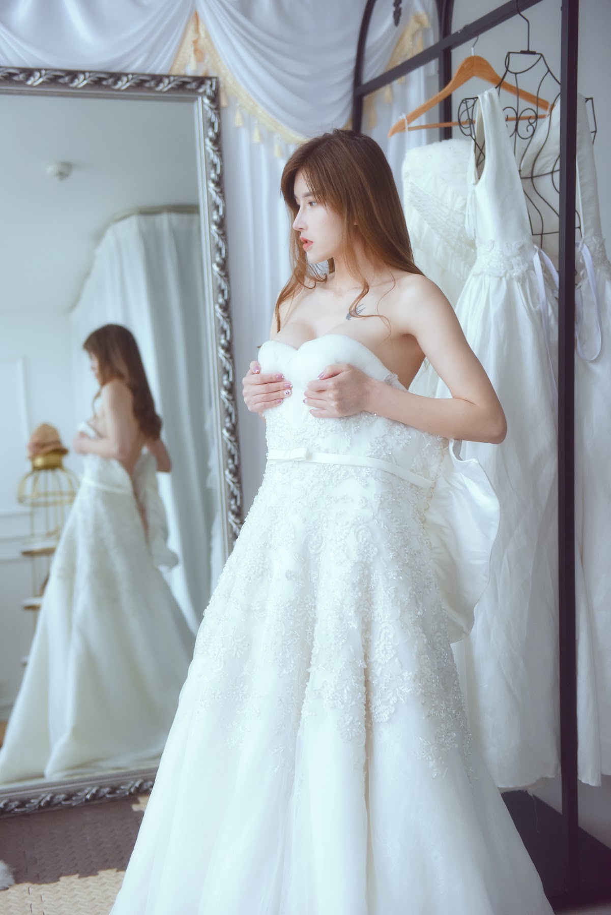 Coser@鹿八岁 – 白色婚纱 - P1