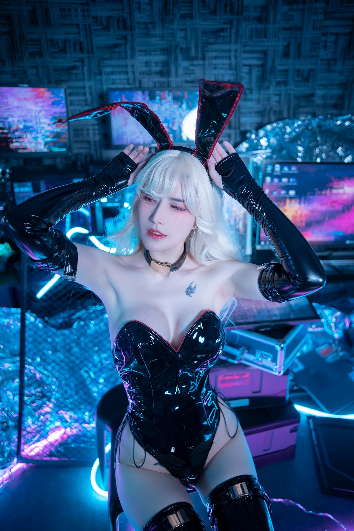 Coser@鹿八岁 – 赛博朋克兔女郎 - P15