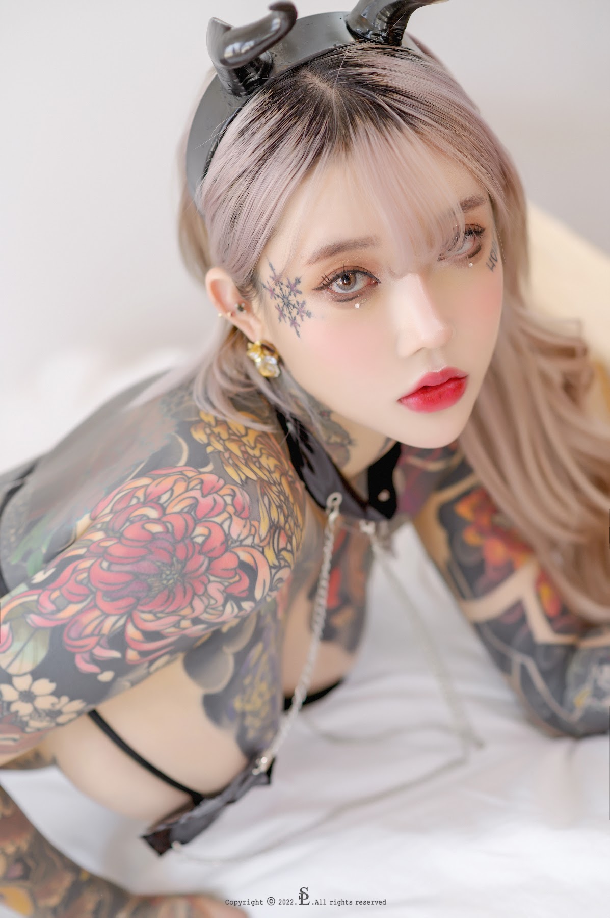 SAINT Photolife – YoKo – Saint and Devil - P44