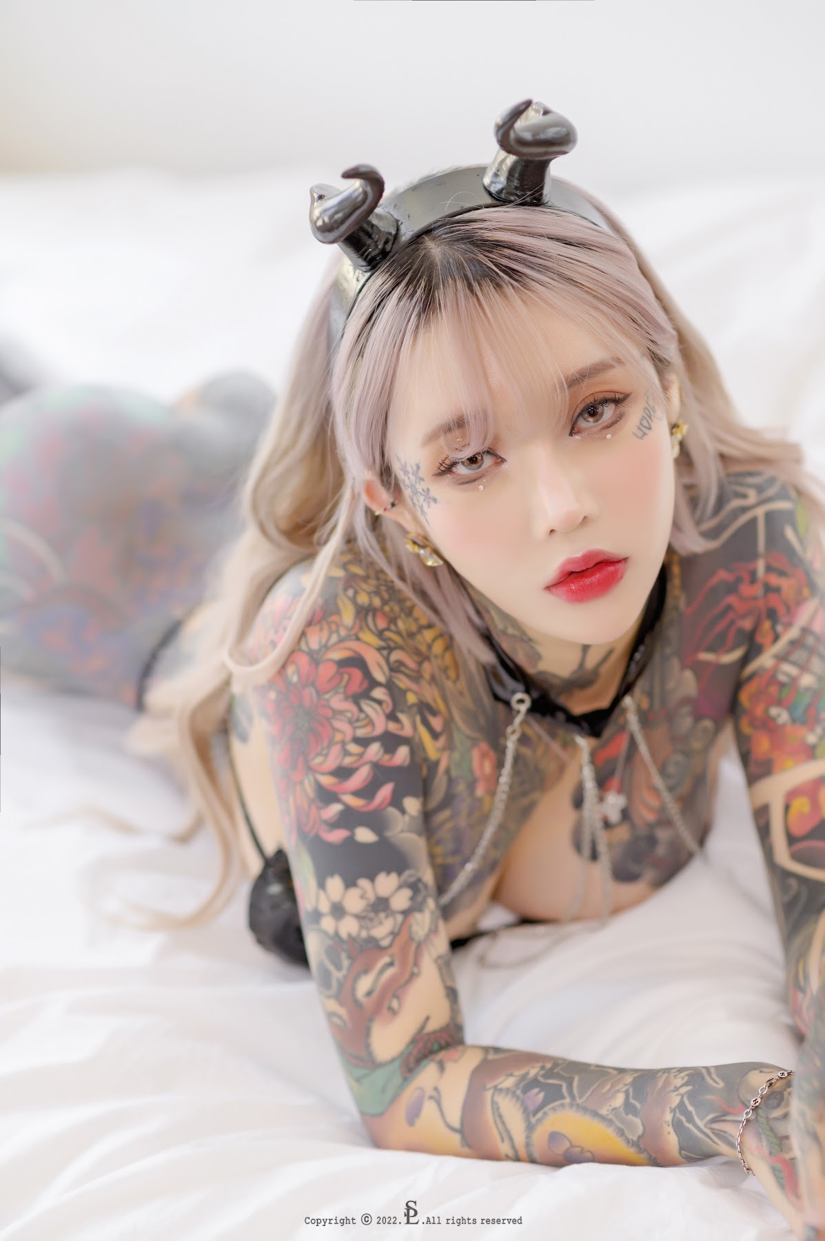SAINT Photolife – YoKo – Saint and Devil - P58