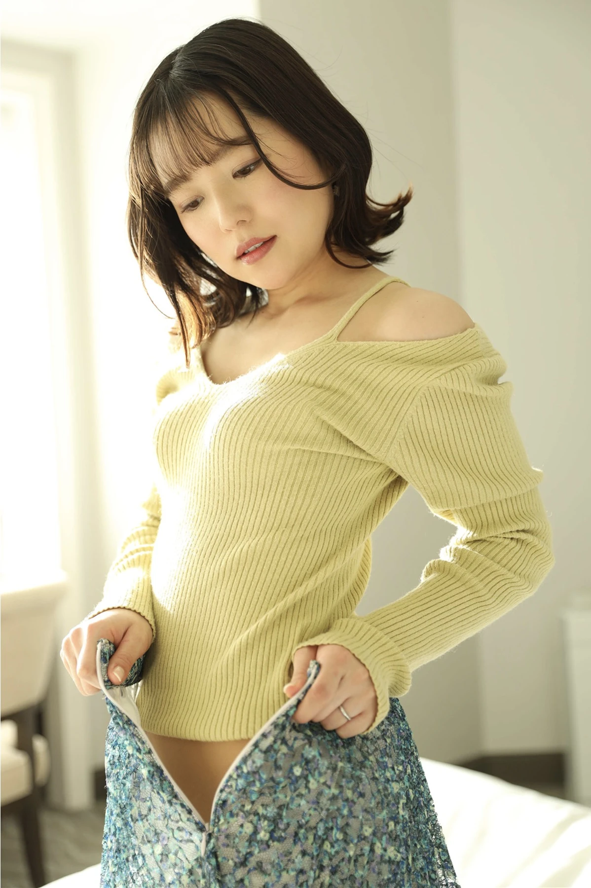 Chiharu Miyazawa 宮沢ちはる, 写真集 小柄で童顔の雰囲気溢れる人妻 Set.01 - P3