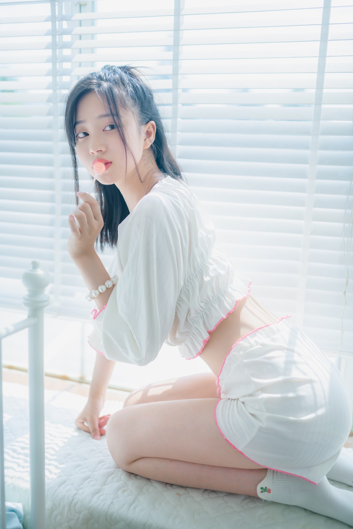 Coser@年年Nnian – 爱吃棒棒糖的少女 - P13