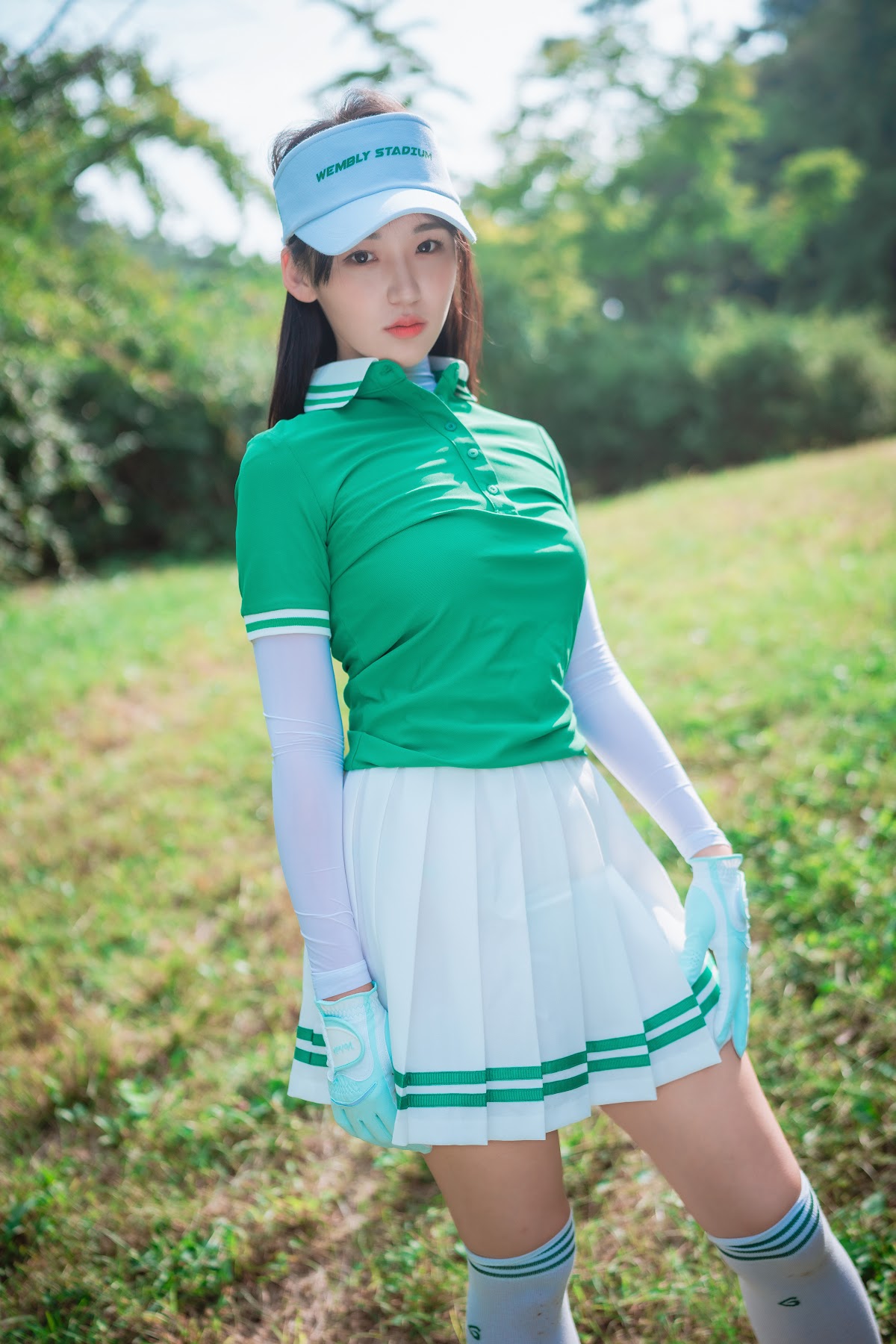 DJAWA Photo – HENDOONG (혠둥이) – On Green - P17
